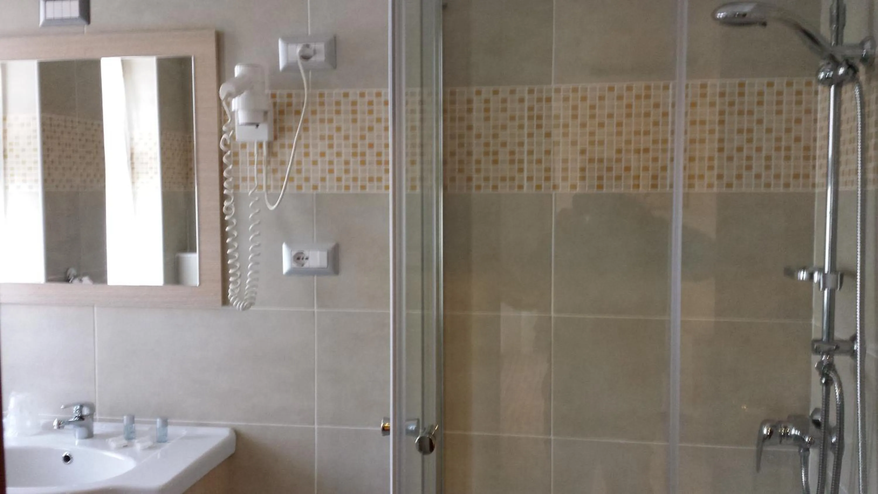 Shower in Hotel Europa