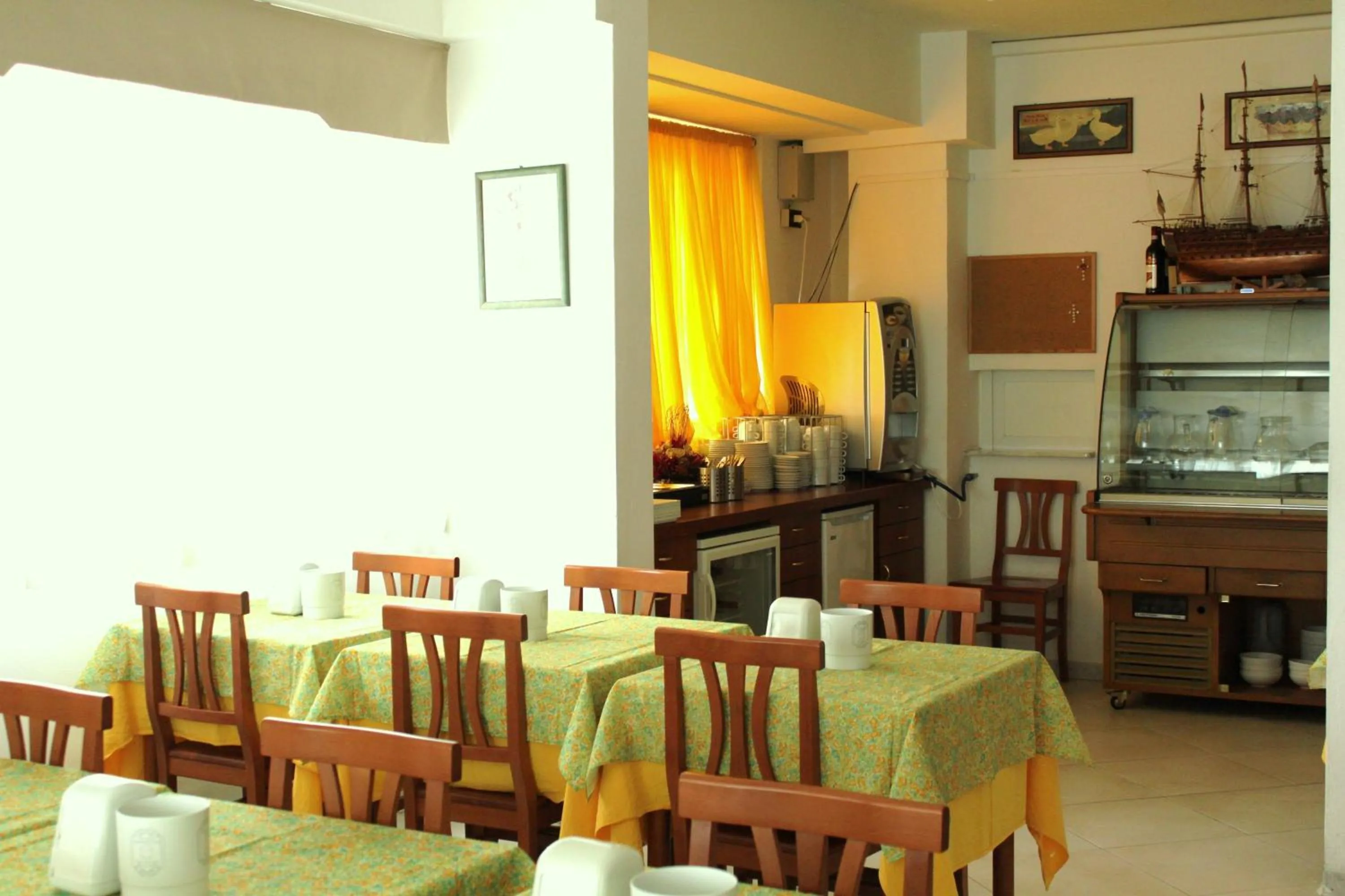 Restaurant/places to eat in Hotel Europa