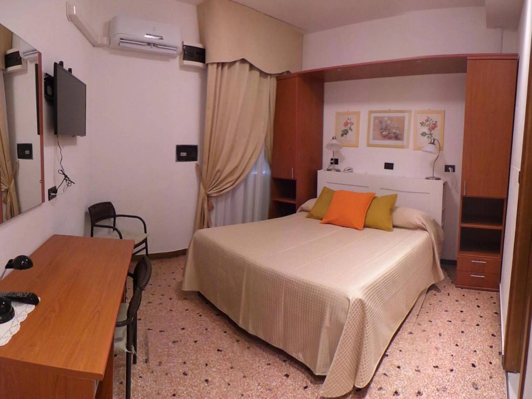 Bed in Hotel Europa