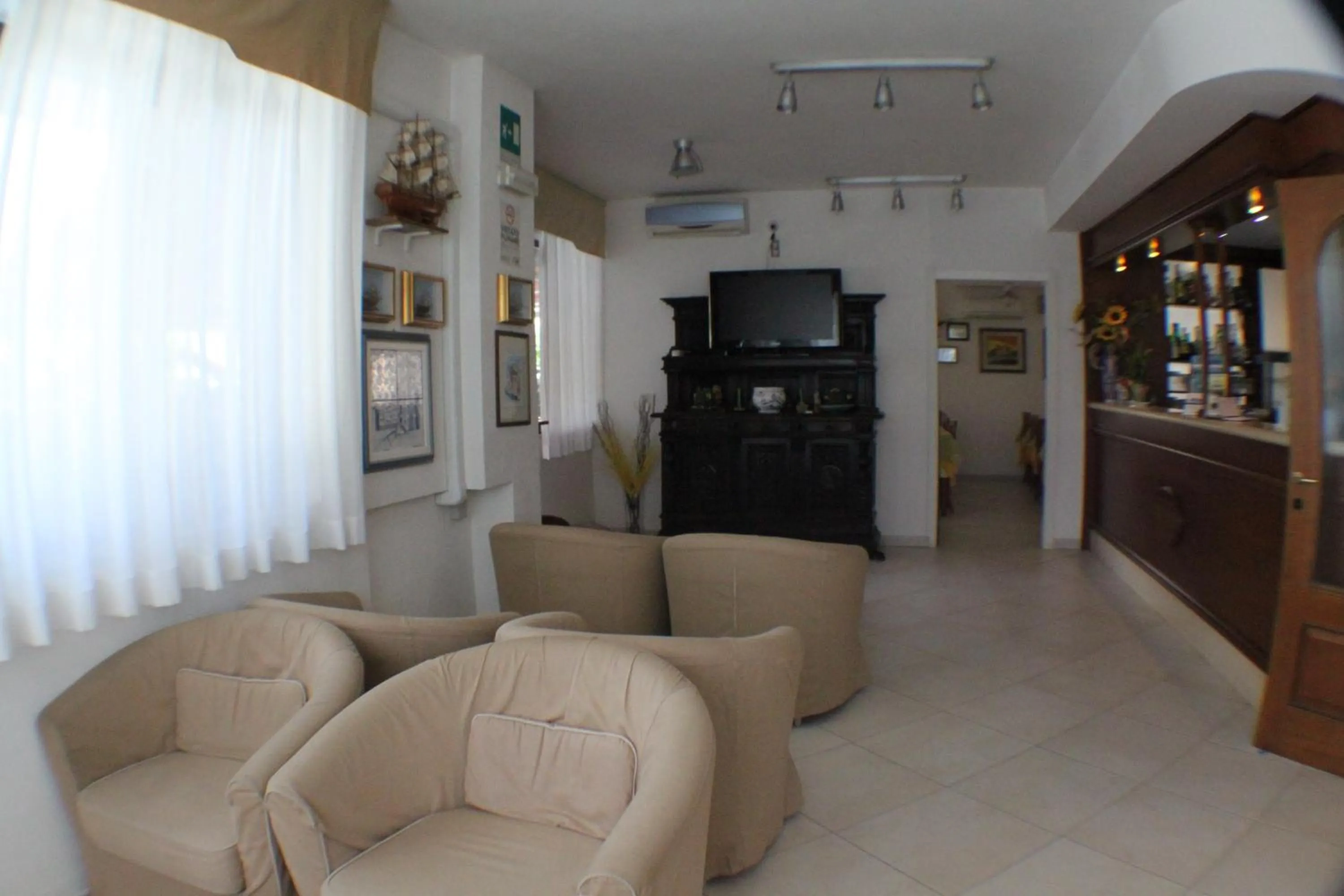 Communal lounge/ TV room in Hotel Europa
