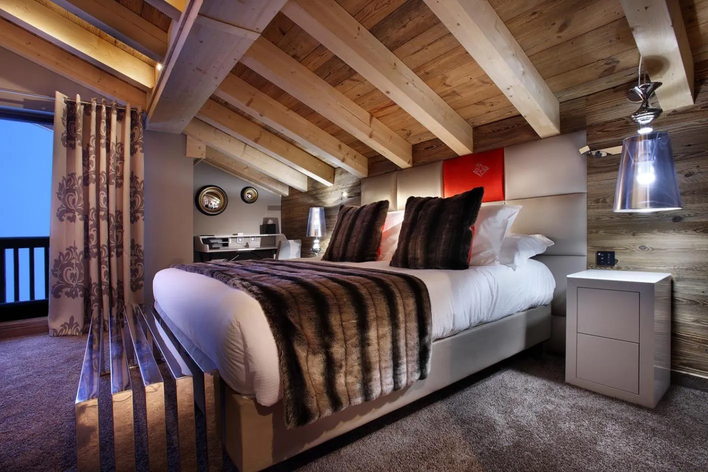 Bedroom, Bed in Hôtel Koh-I Nor by Les Etincelles