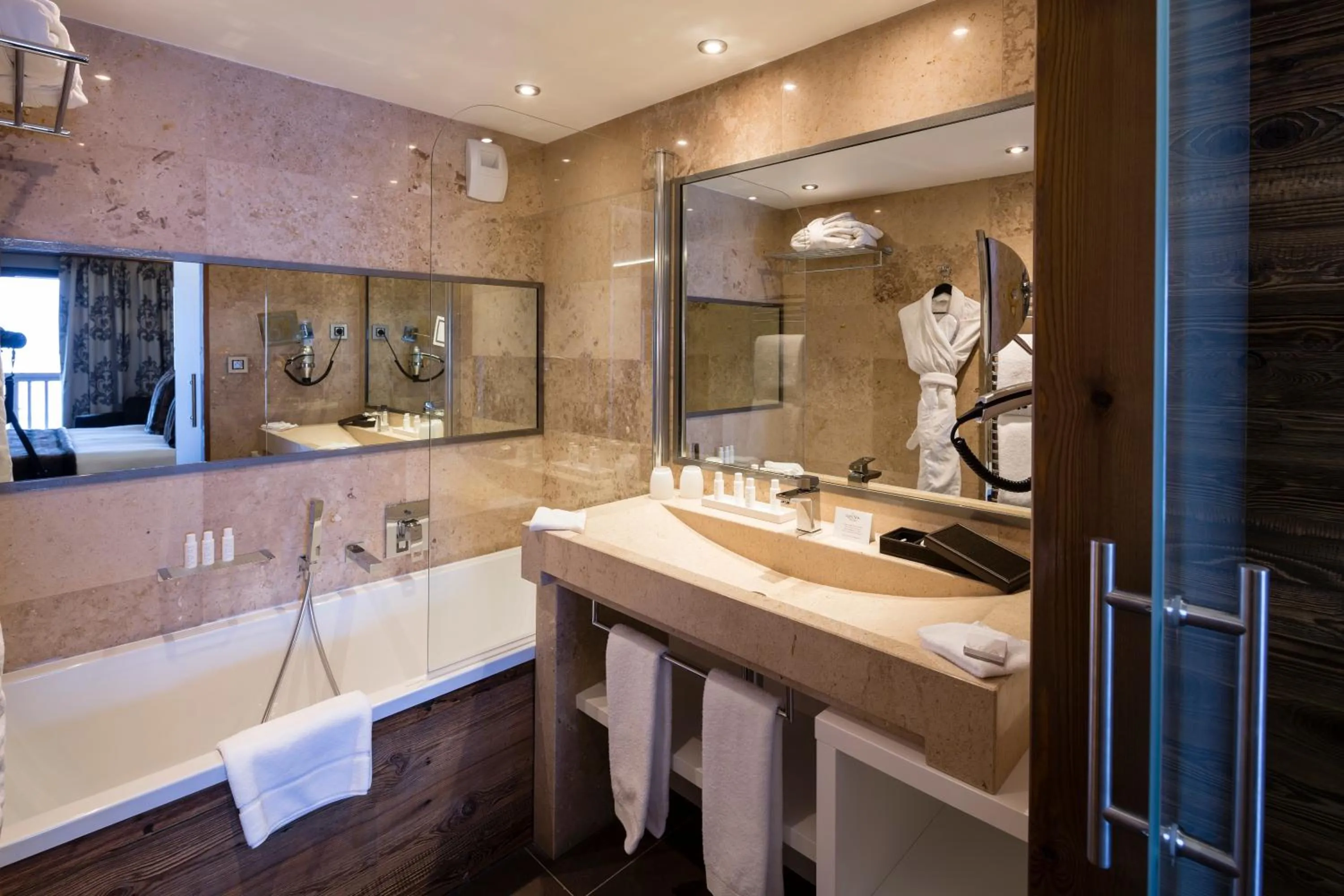 Hôtel Koh-I Nor by Les Etincelles