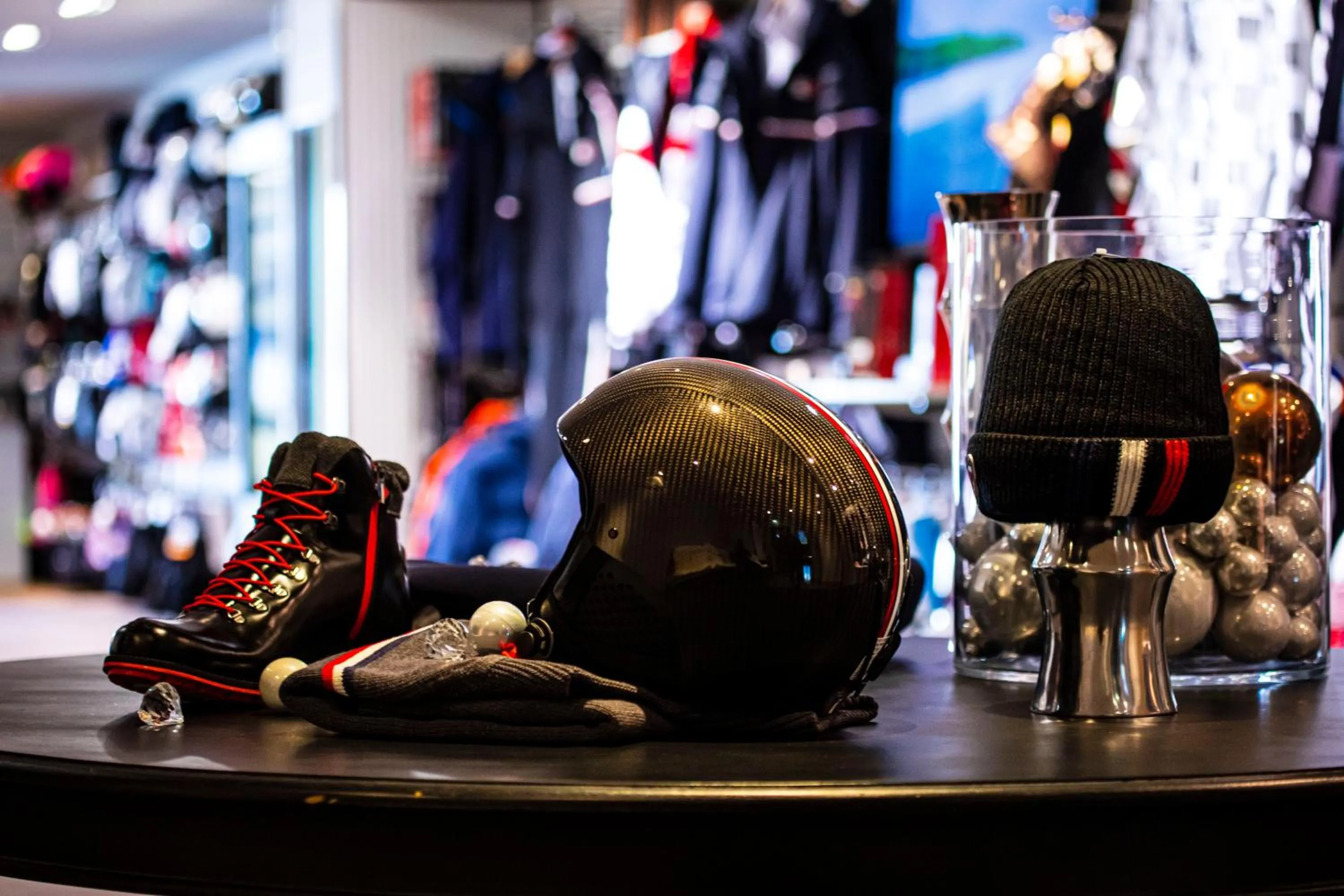 Skiing in Hôtel Koh-I Nor by Les Etincelles