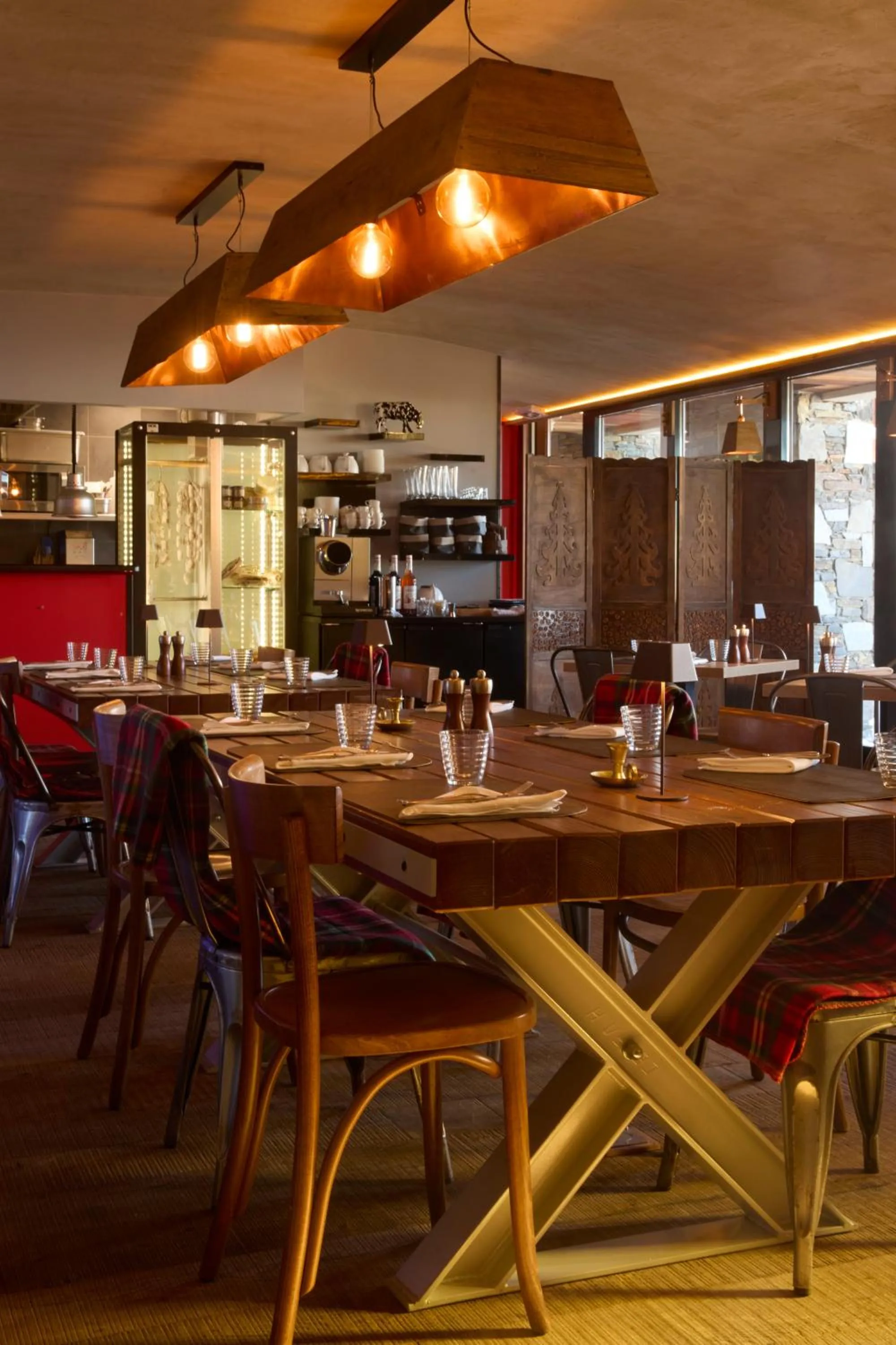 Restaurant/places to eat in Hôtel Koh-I Nor by Les Etincelles