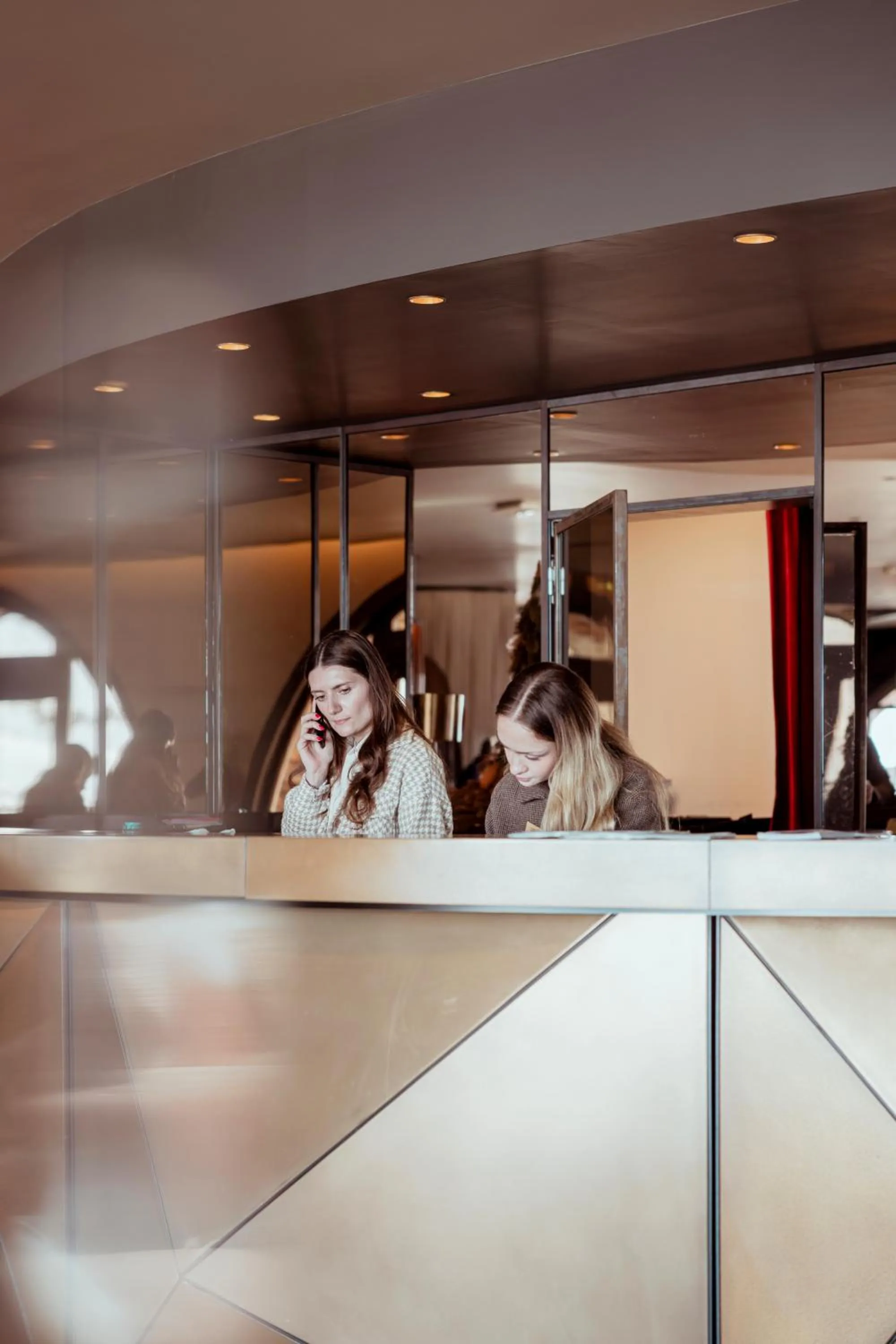 Lobby or reception in Hôtel Koh-I Nor by Les Etincelles