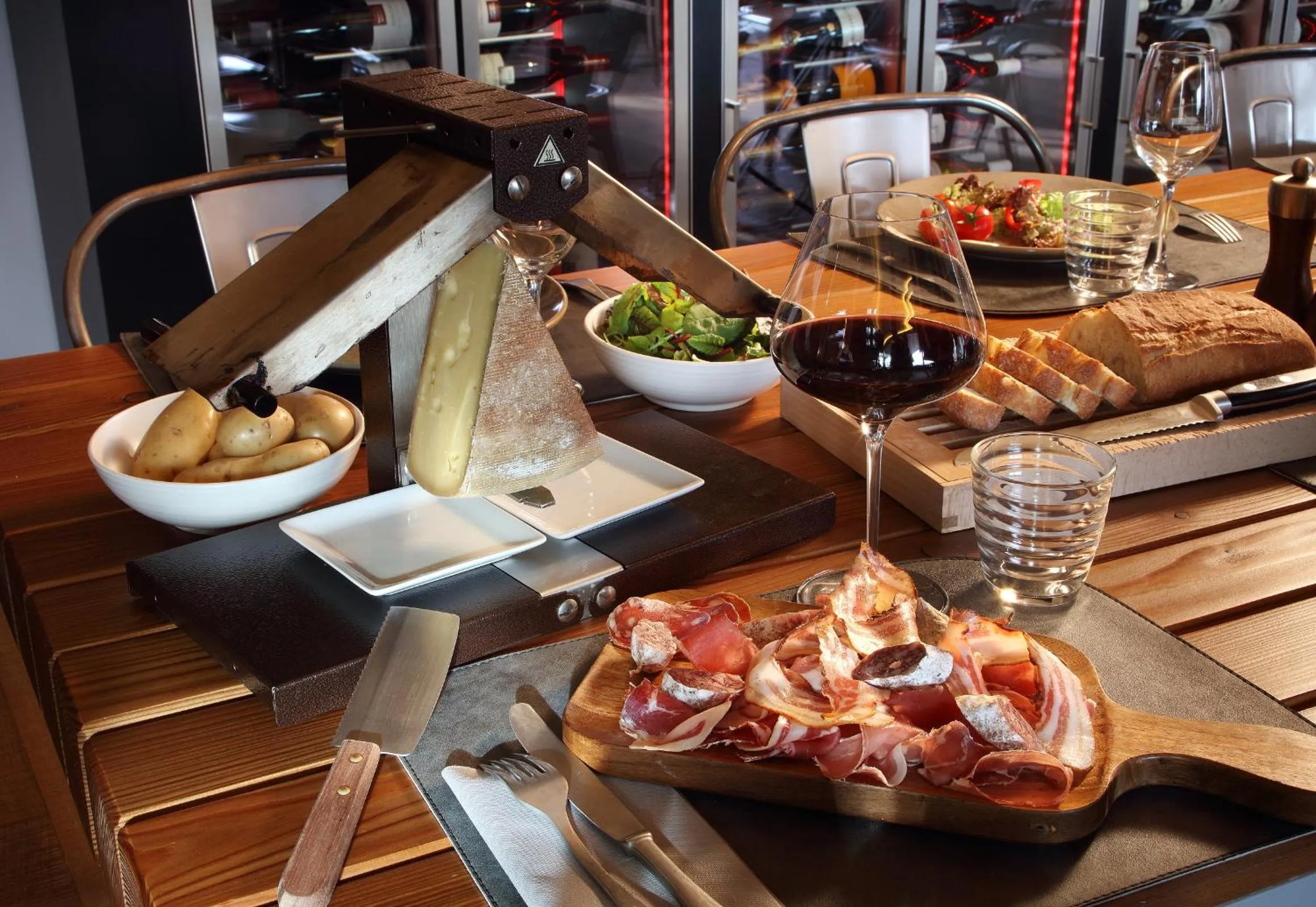 Restaurant/places to eat in Hôtel Koh-I Nor by Les Etincelles