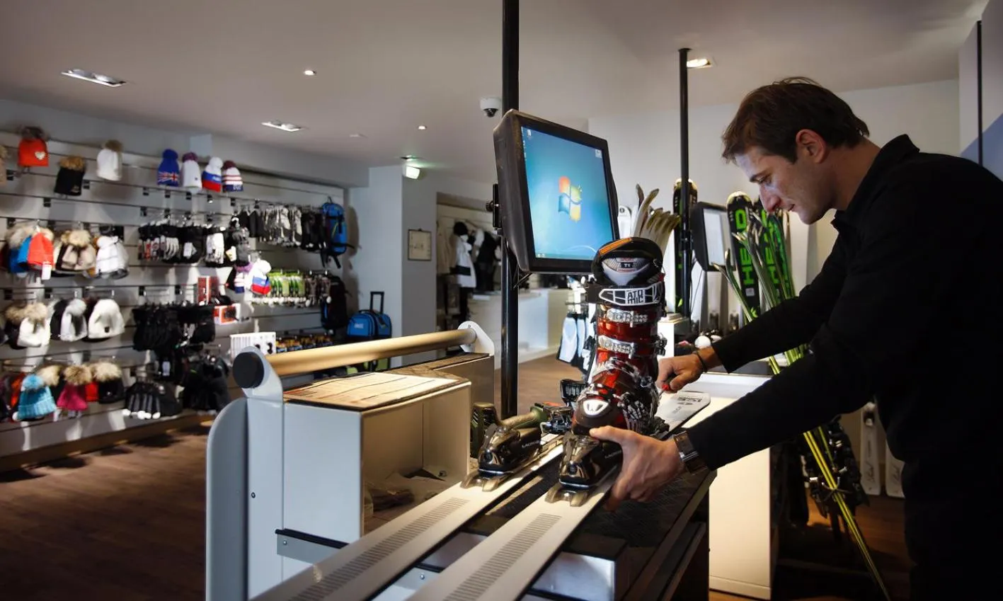 Skiing in Hôtel Koh-I Nor by Les Etincelles