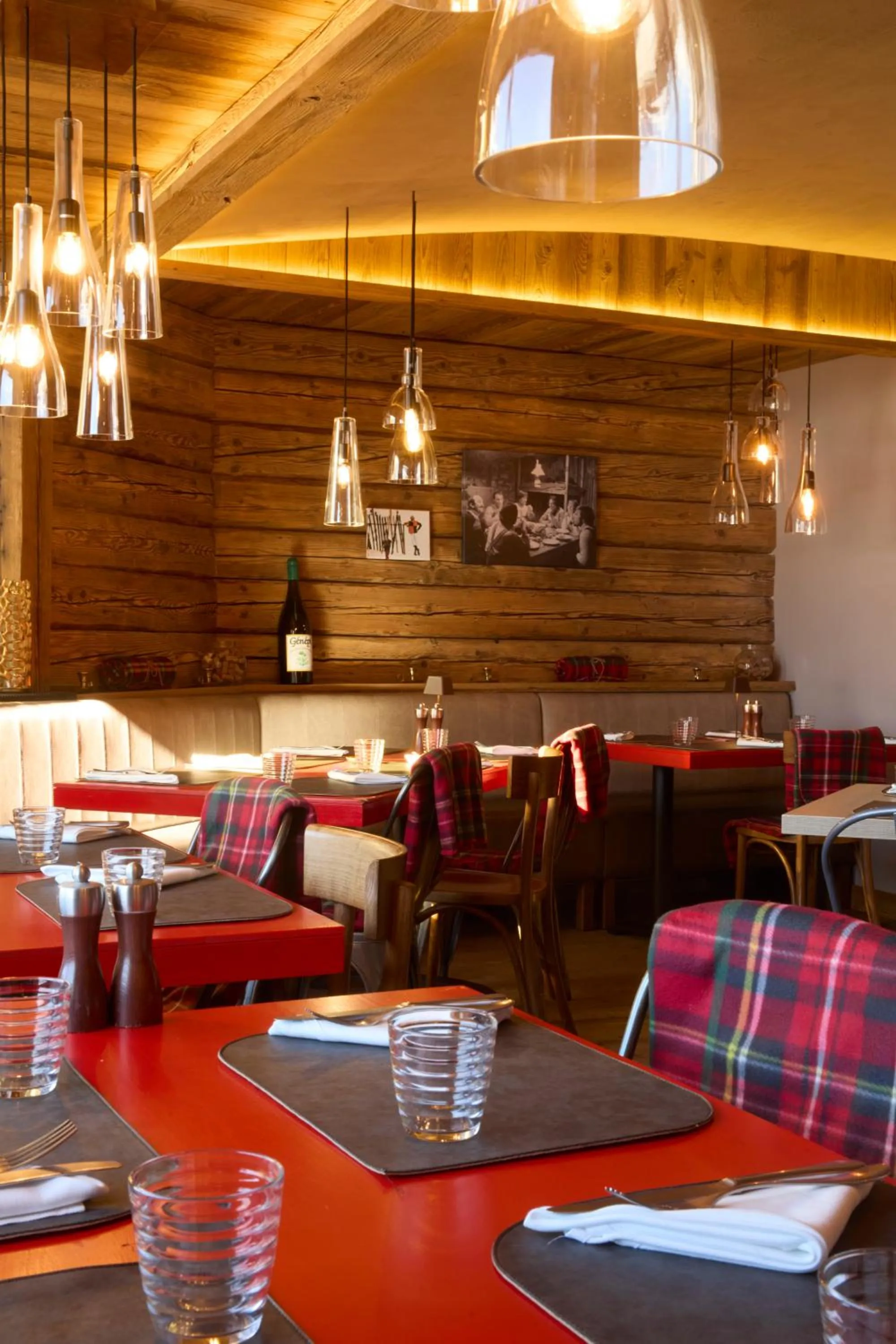 Restaurant/places to eat in Hôtel Koh-I Nor by Les Etincelles