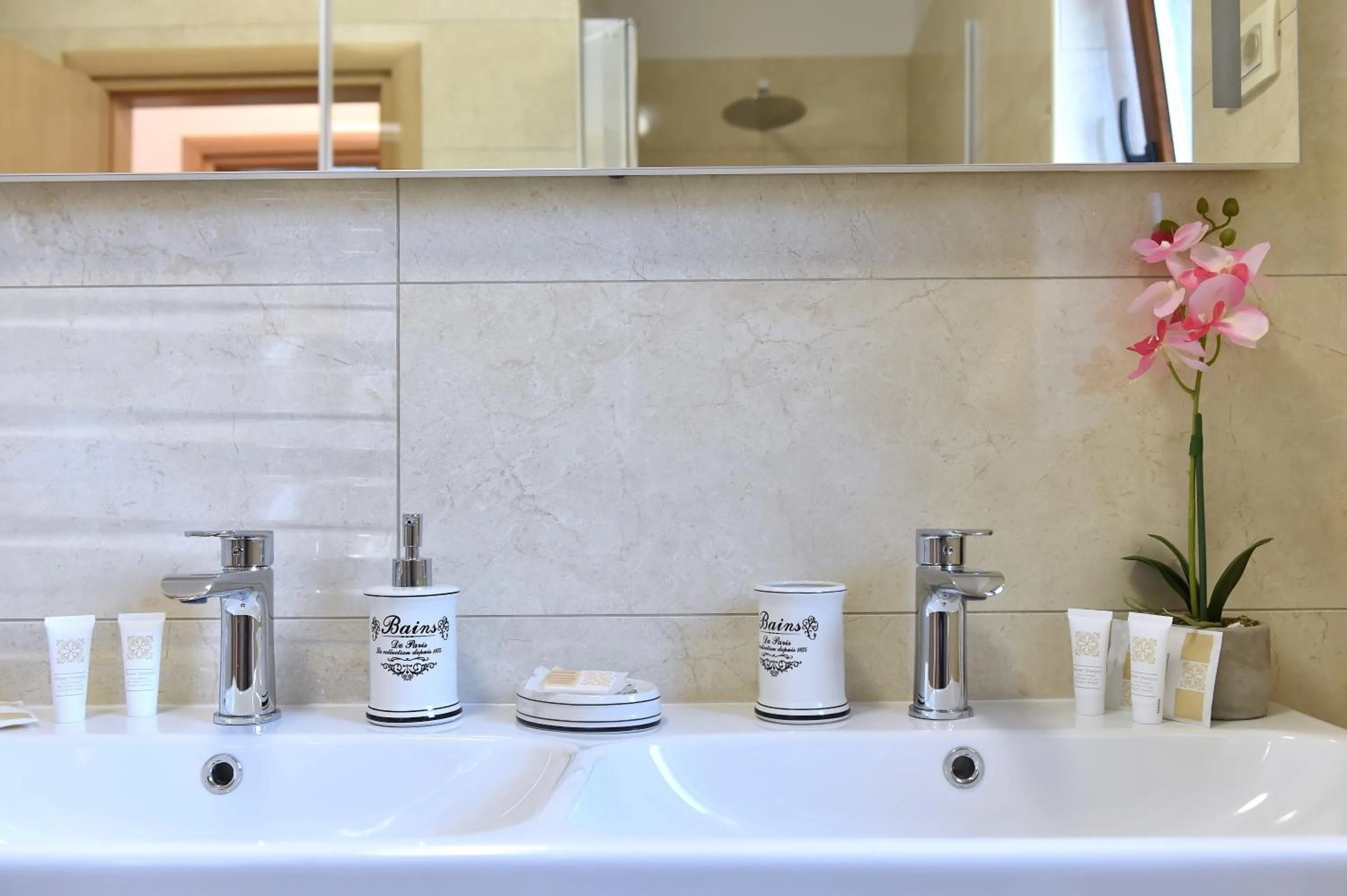 Bathroom in Villa Muskatel KRK -with heated covered pool