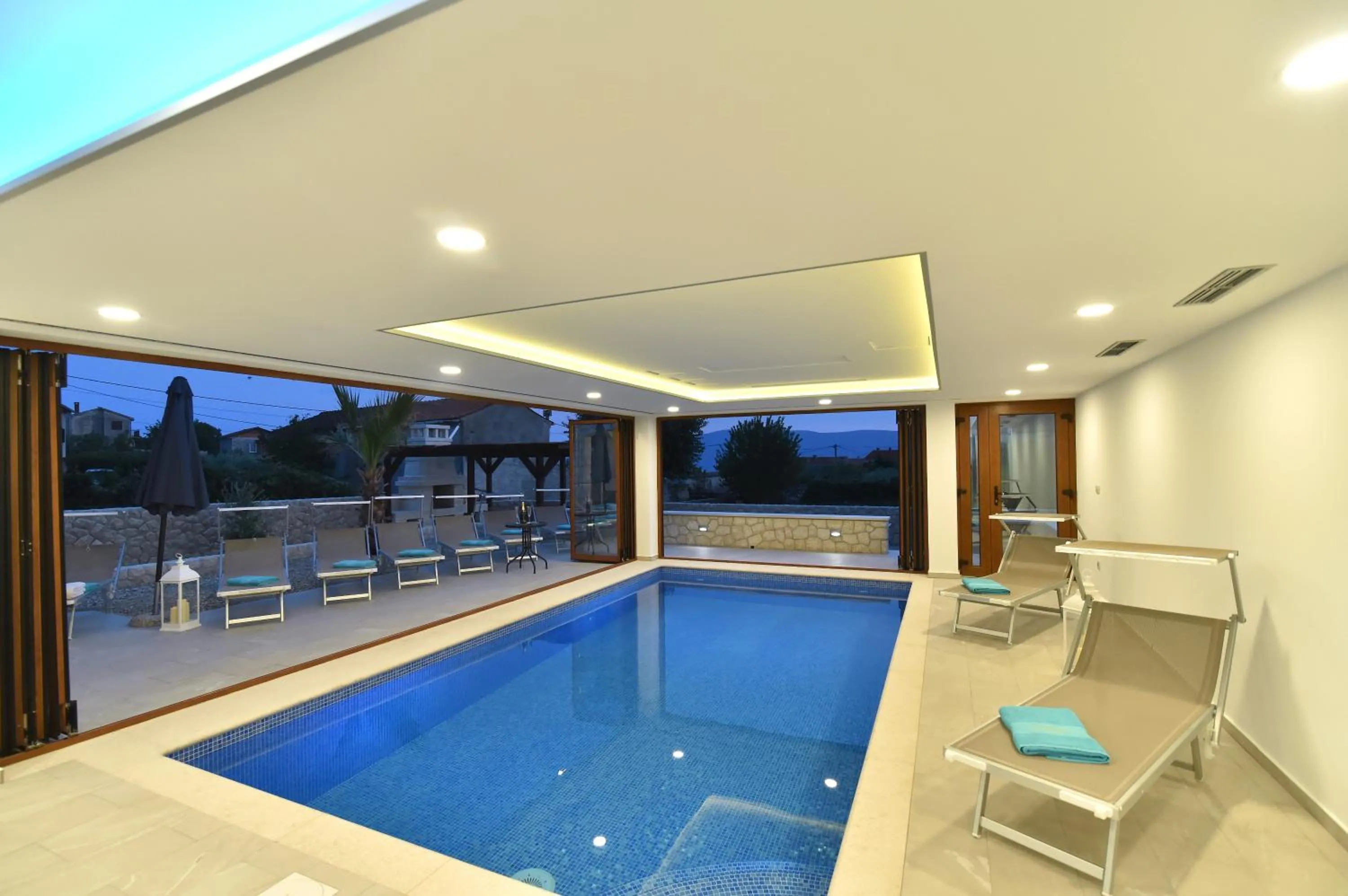 Swimming pool in Villa Muskatel KRK -with heated covered pool