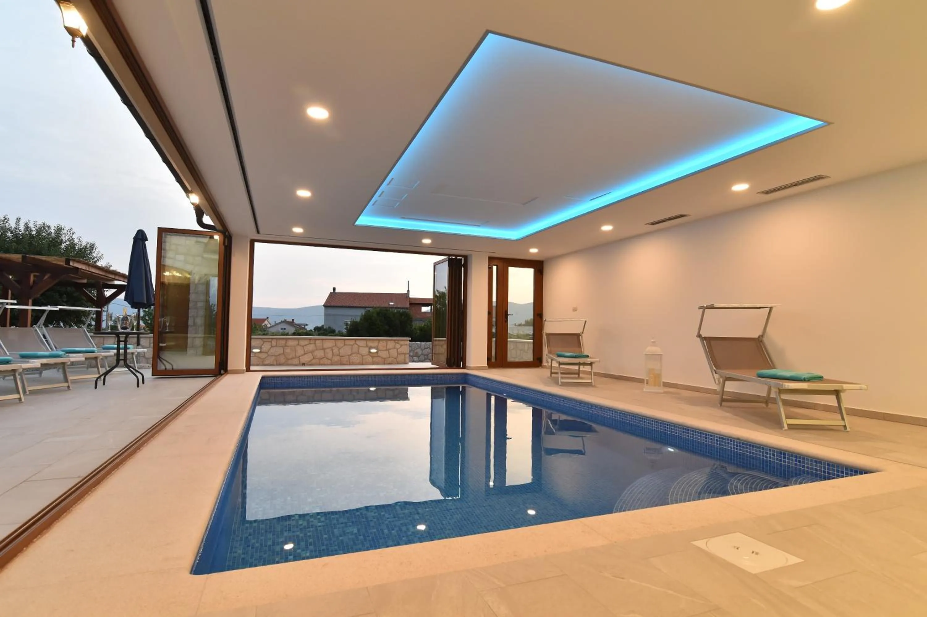 Swimming pool in Villa Muskatel KRK -with heated covered pool