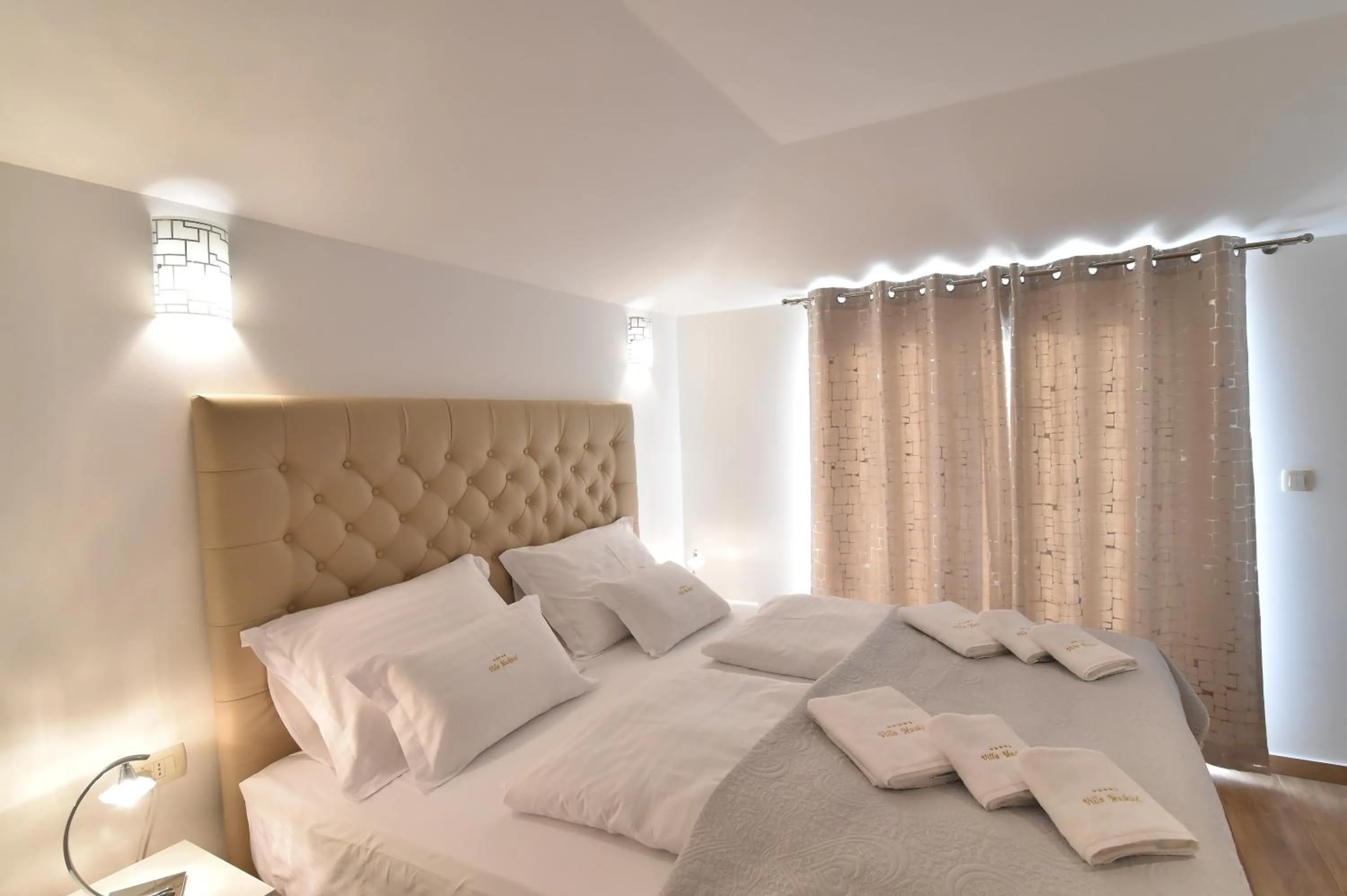 Bedroom, Bed in Villa Muskatel KRK -with heated covered pool