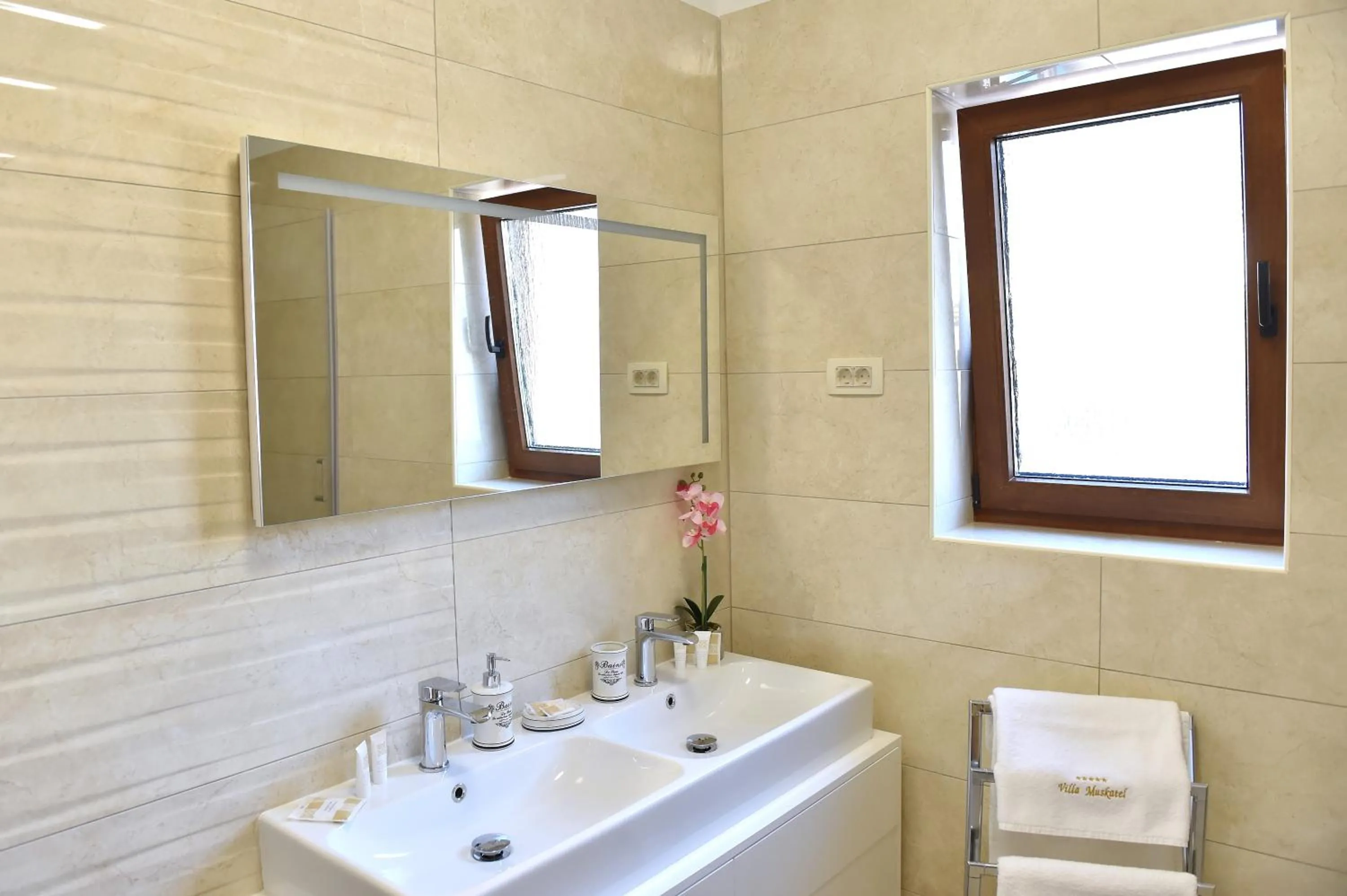 Toilet in Villa Muskatel KRK -with heated covered pool