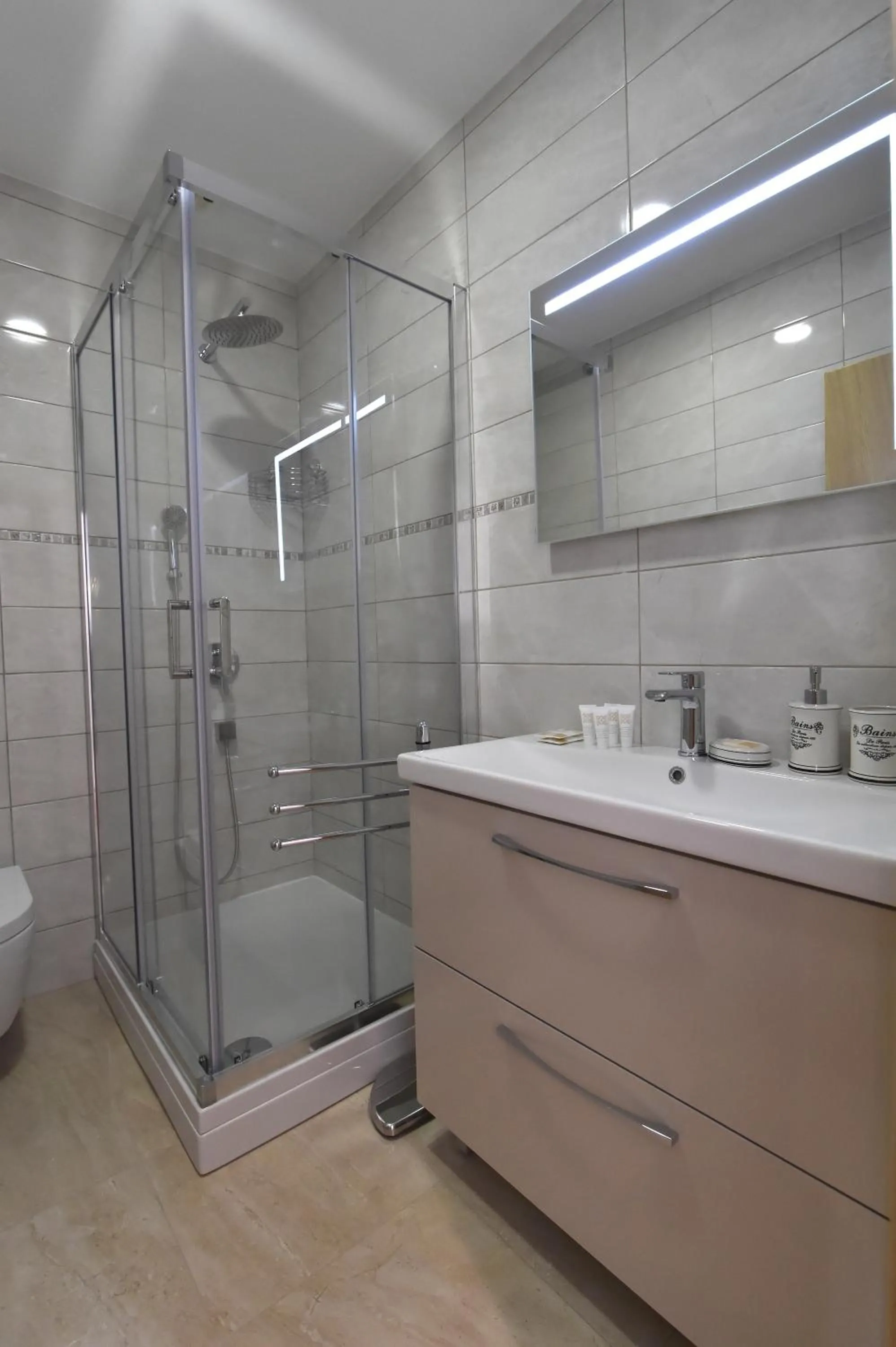 Shower in Villa Muskatel KRK -with heated covered pool