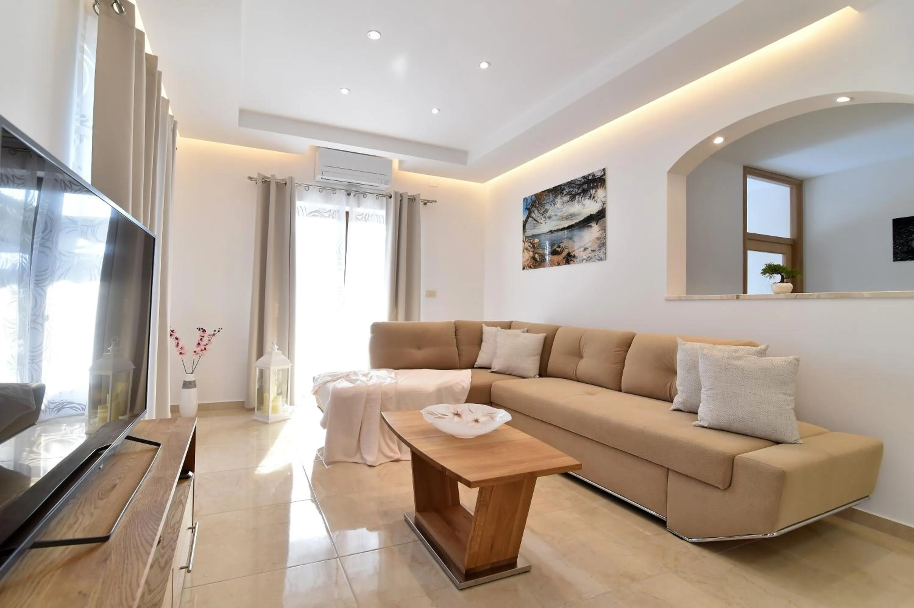 TV and multimedia in Villa Muskatel KRK -with heated covered pool