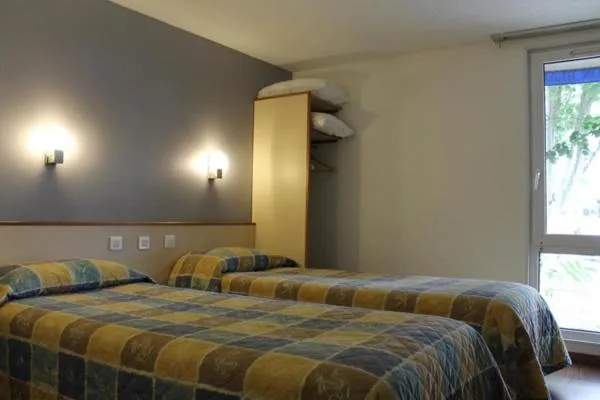 Bed in Hôtel Restaurant Maison Blanche