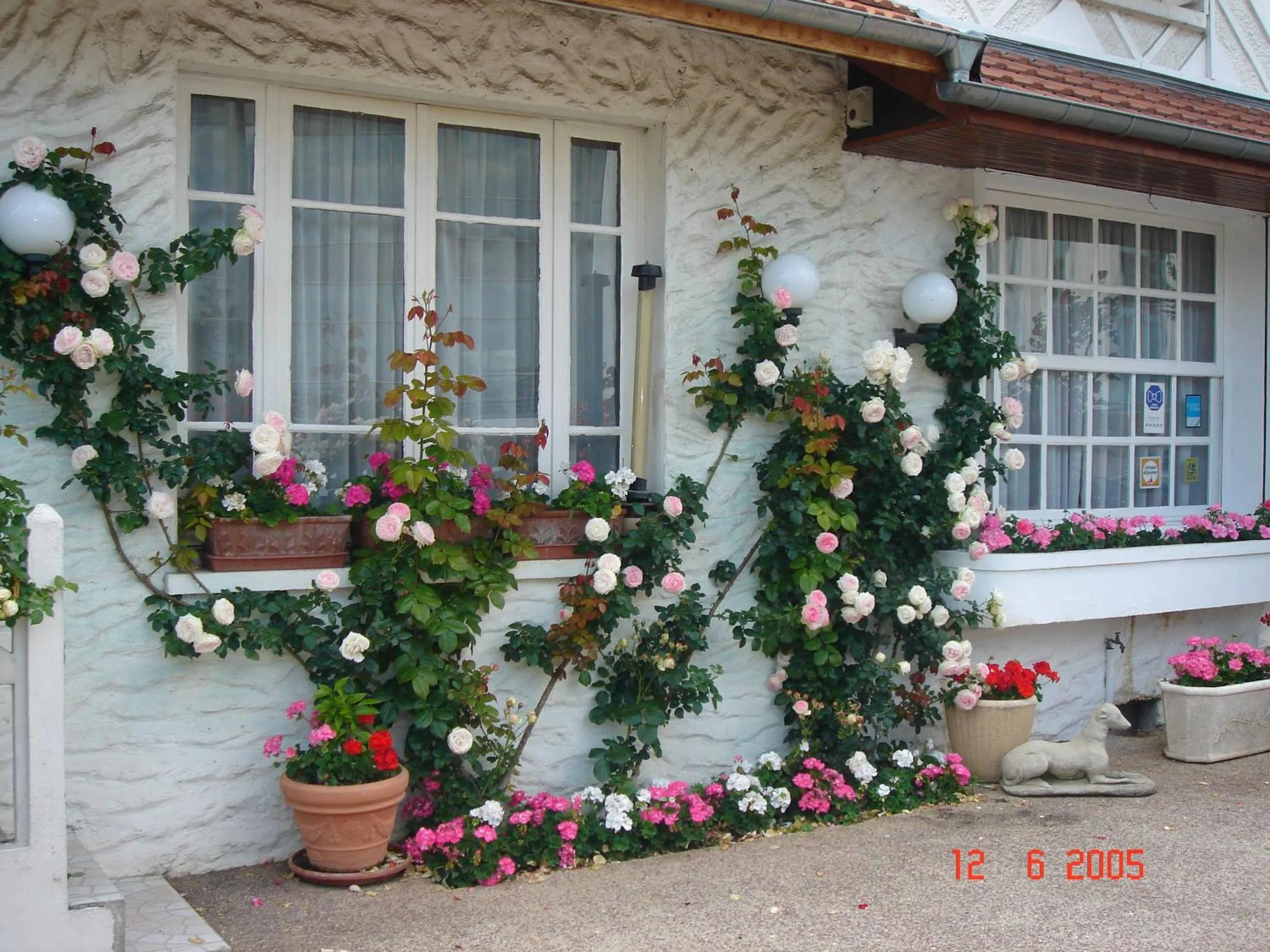 Facade/entrance in Hôtel Restaurant Maison Blanche