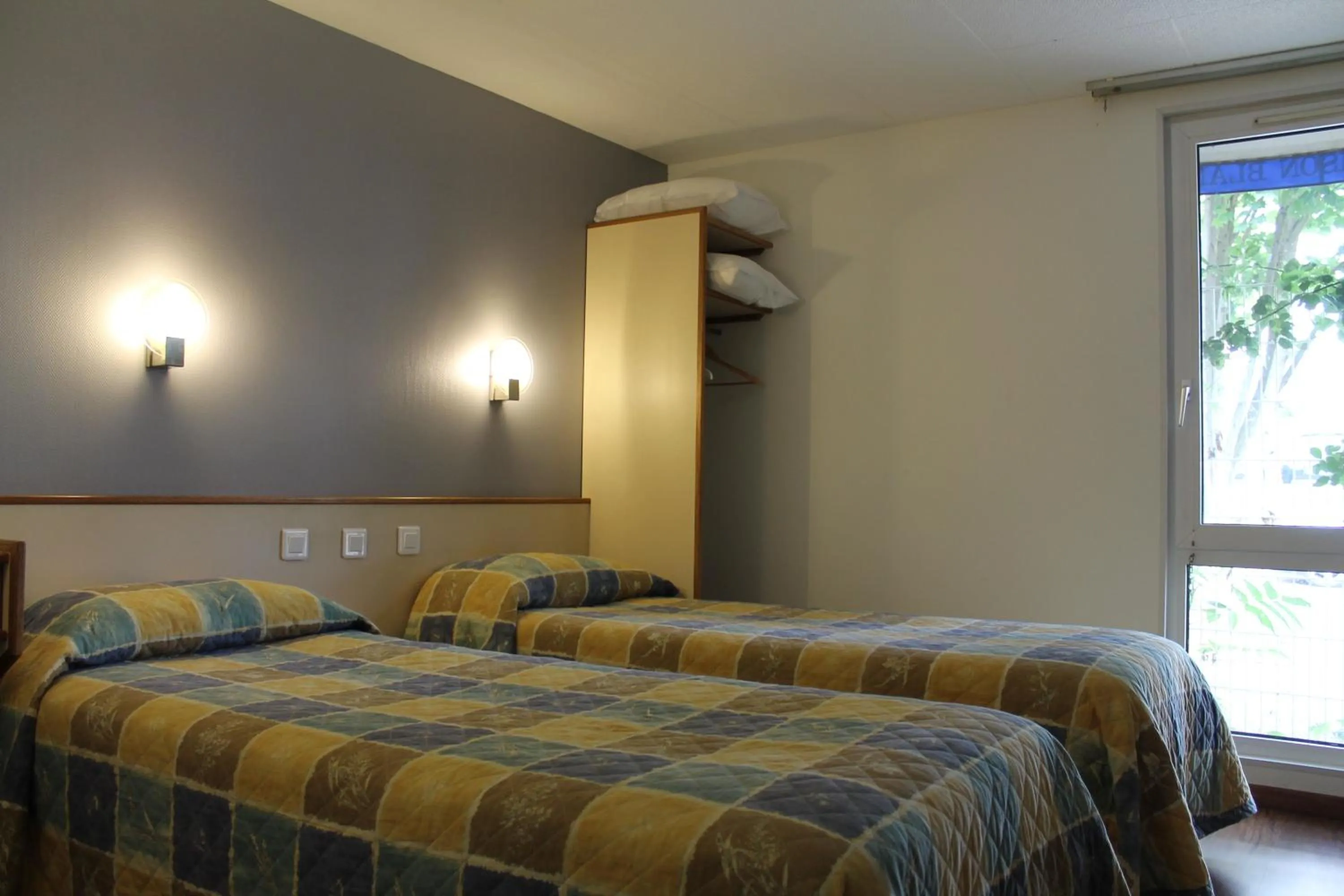 Bed in Hôtel Restaurant Maison Blanche