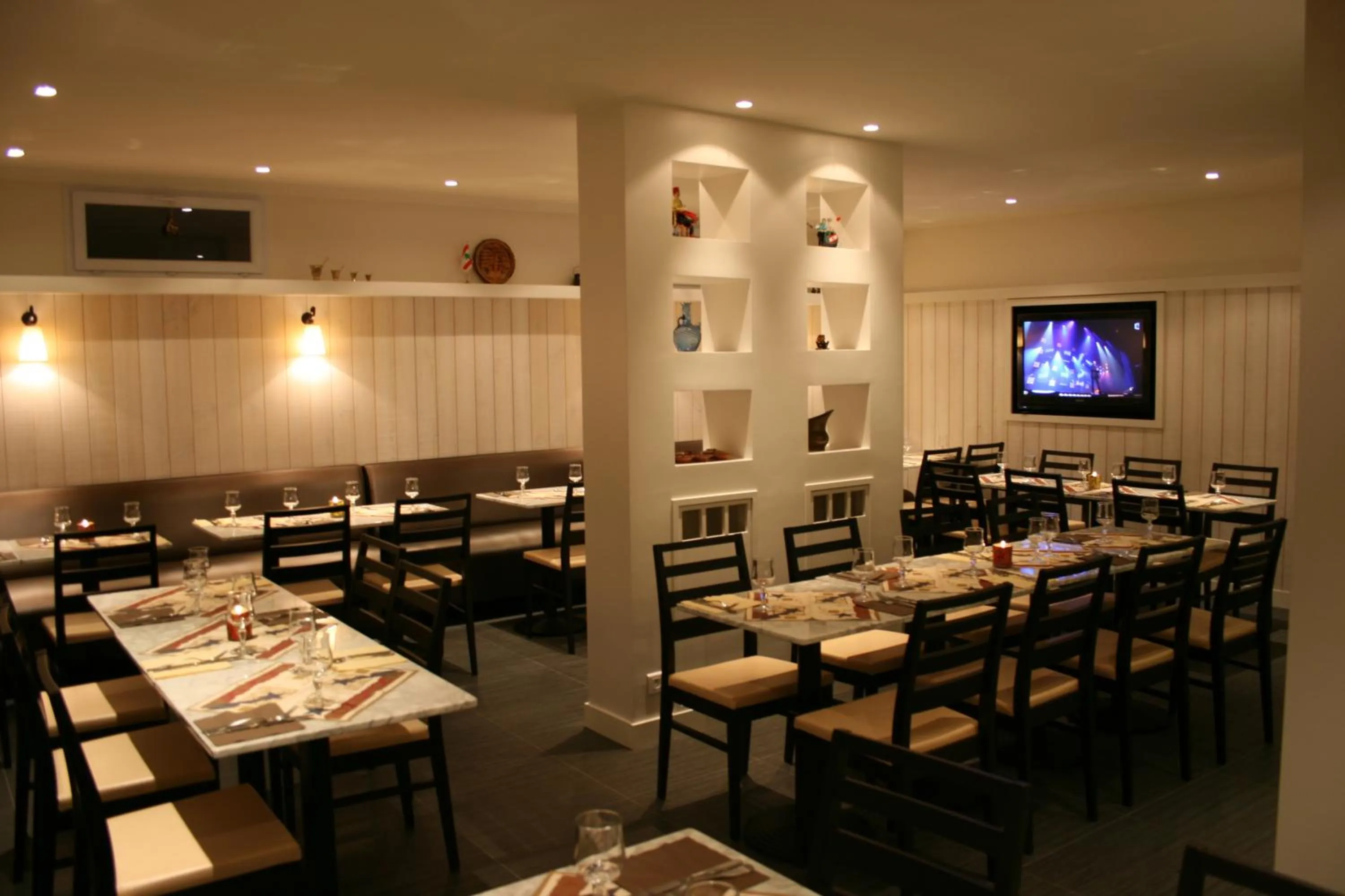 Restaurant/places to eat in Hôtel Restaurant Maison Blanche