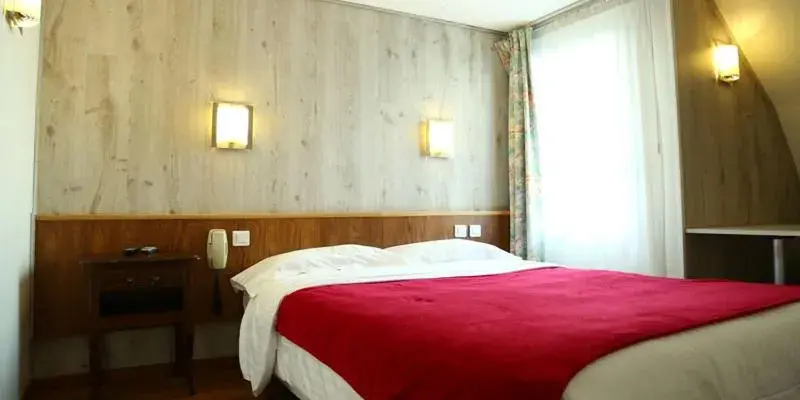 Bedroom, Bed in Hôtel Restaurant Maison Blanche