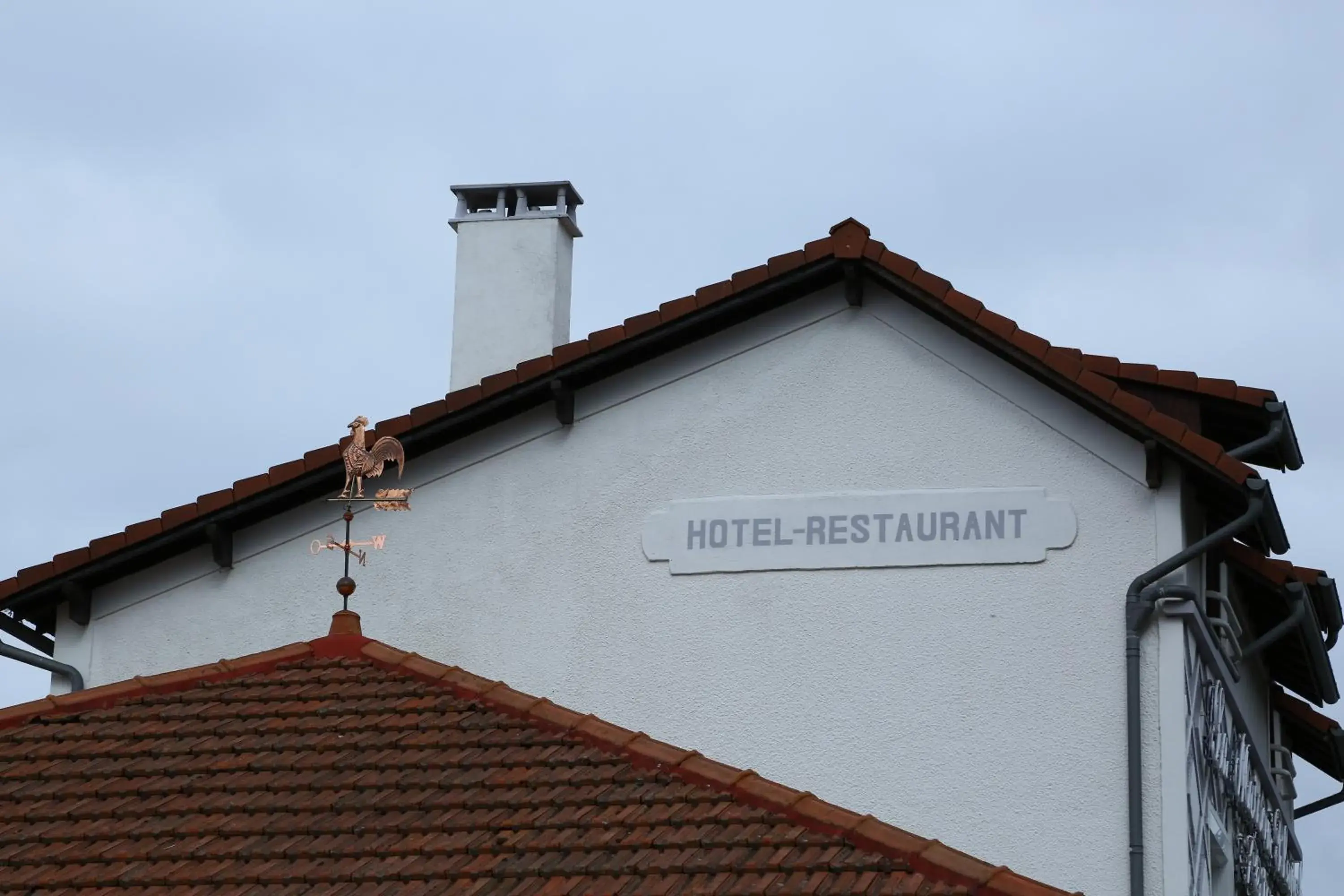 Property Building in Hôtel Restaurant Maison Blanche