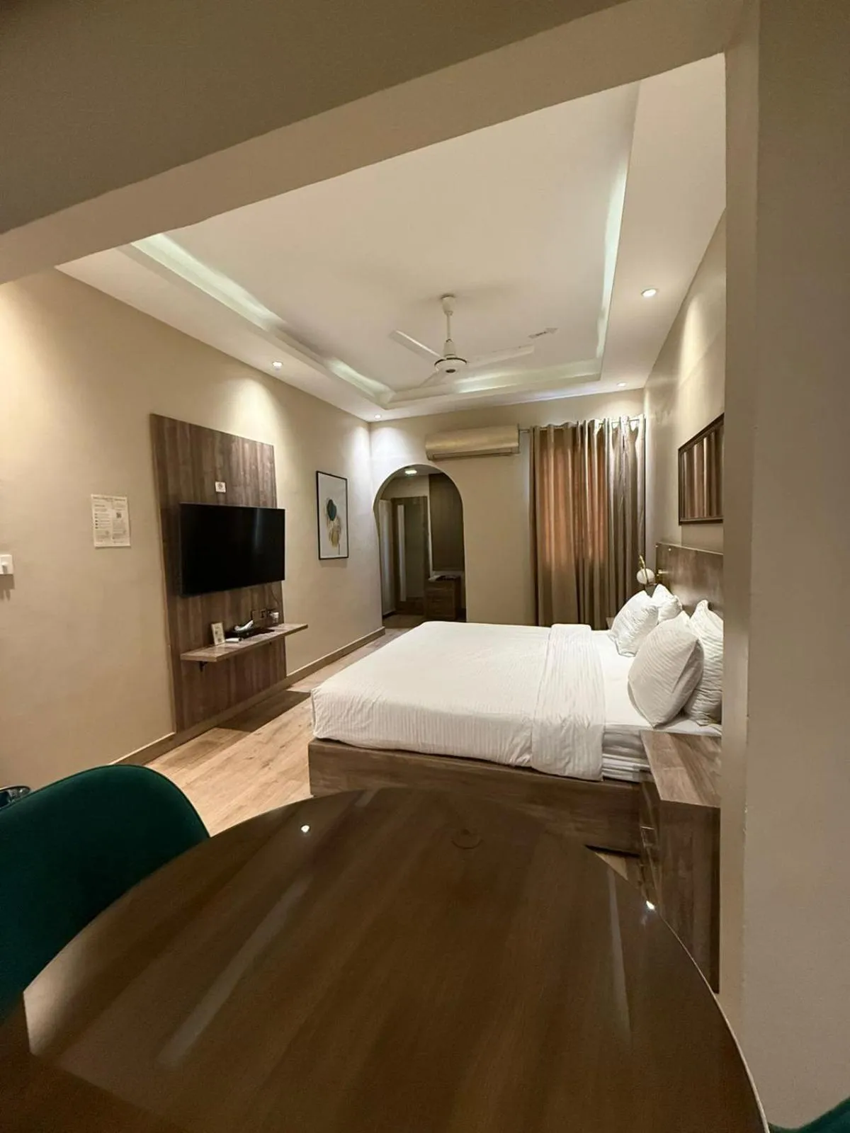 Communal lounge/ TV room, Bed in Hamsun Shahrah-e-Faisal