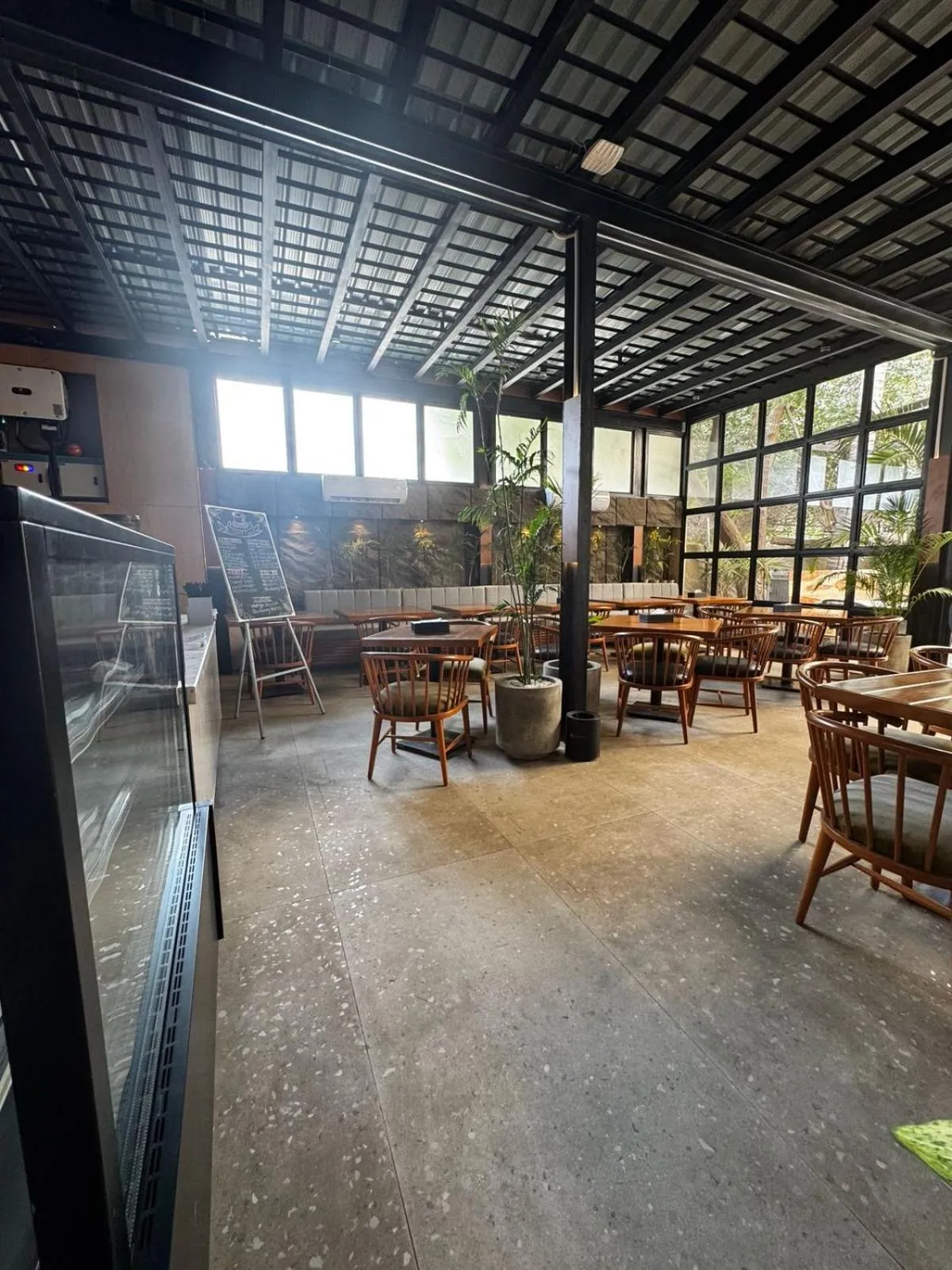 Restaurant/places to eat in Hamsun Shahrah-e-Faisal