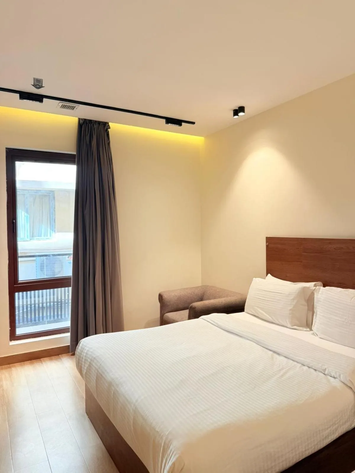 Bed in Hamsun Shahrah-e-Faisal