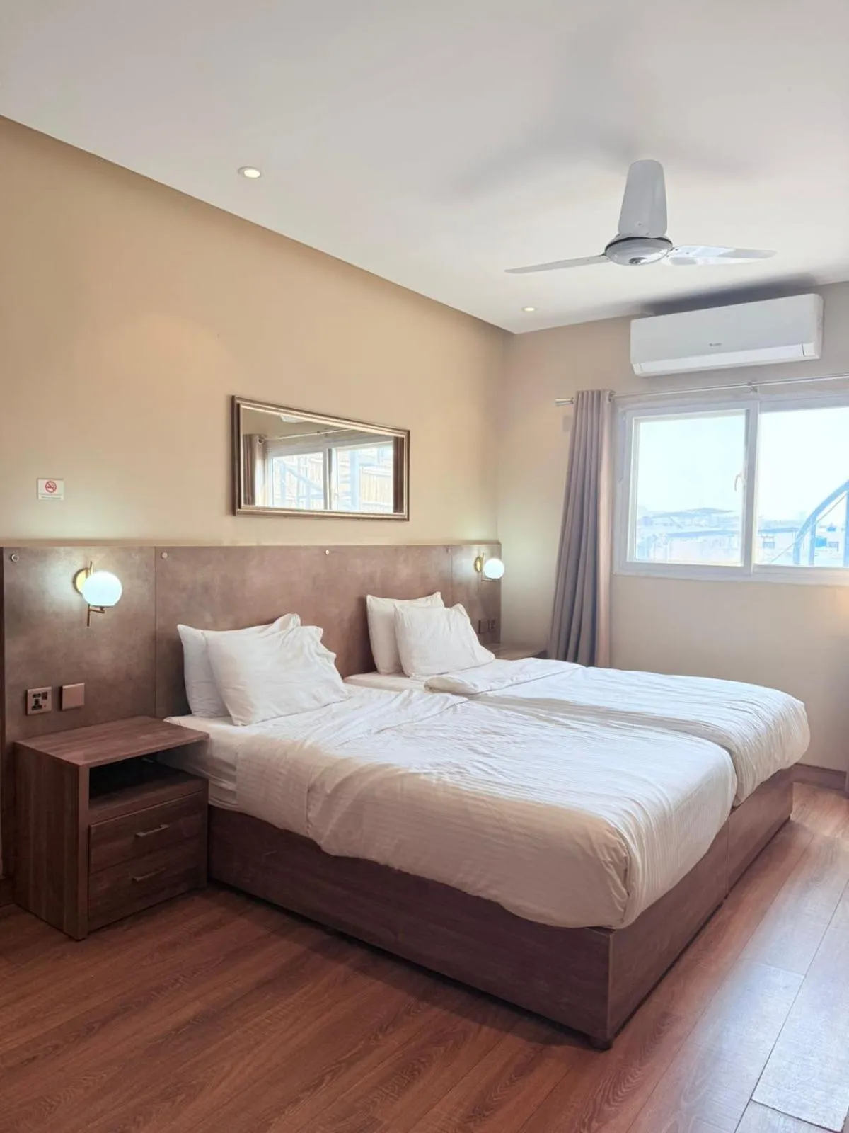 Bed in Hamsun Shahrah-e-Faisal