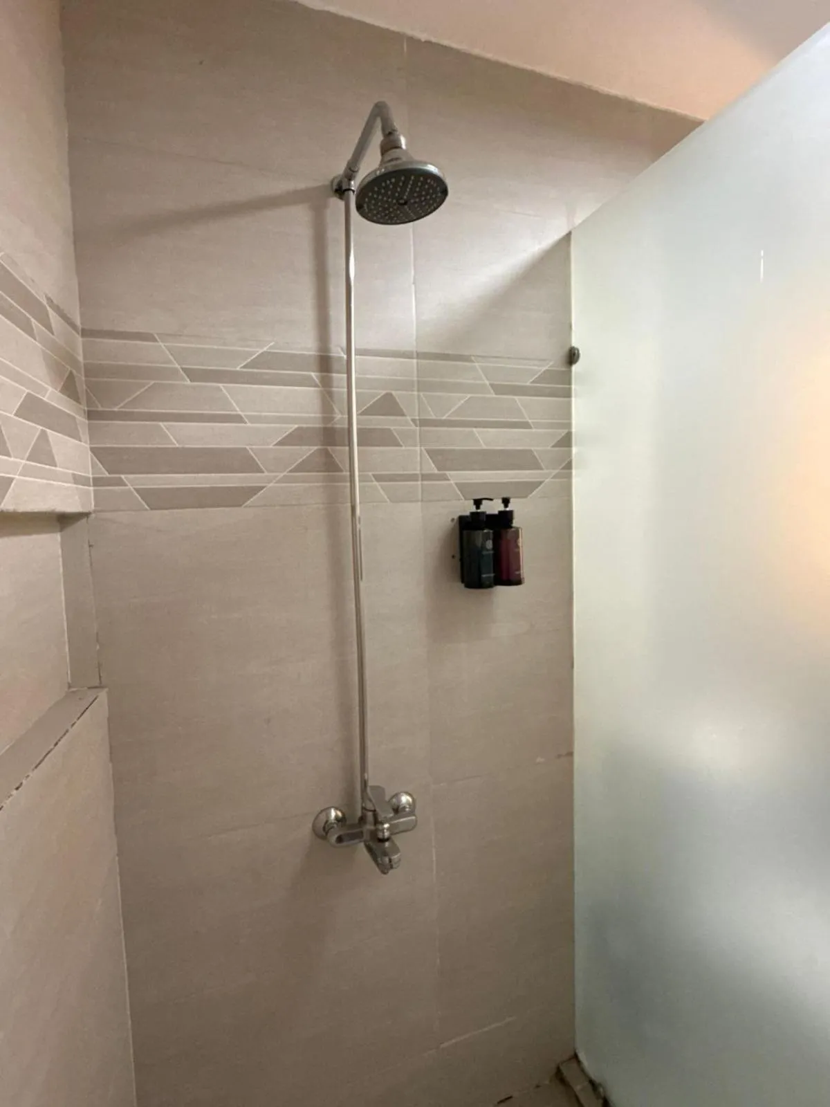 Shower in Hamsun Shahrah-e-Faisal