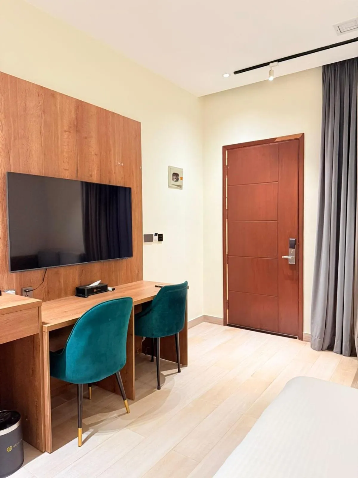 Communal lounge/ TV room in Hamsun Shahrah-e-Faisal