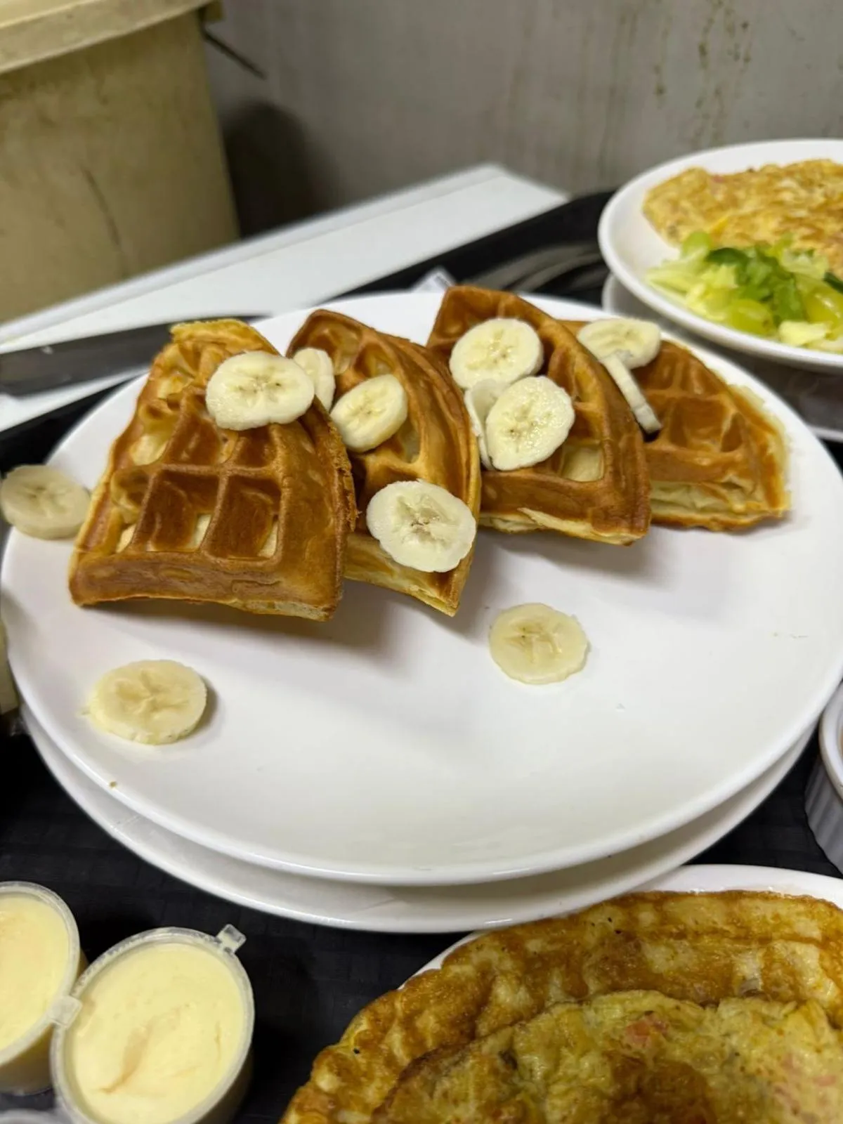 Restaurant/places to eat in Hamsun Shahrah-e-Faisal