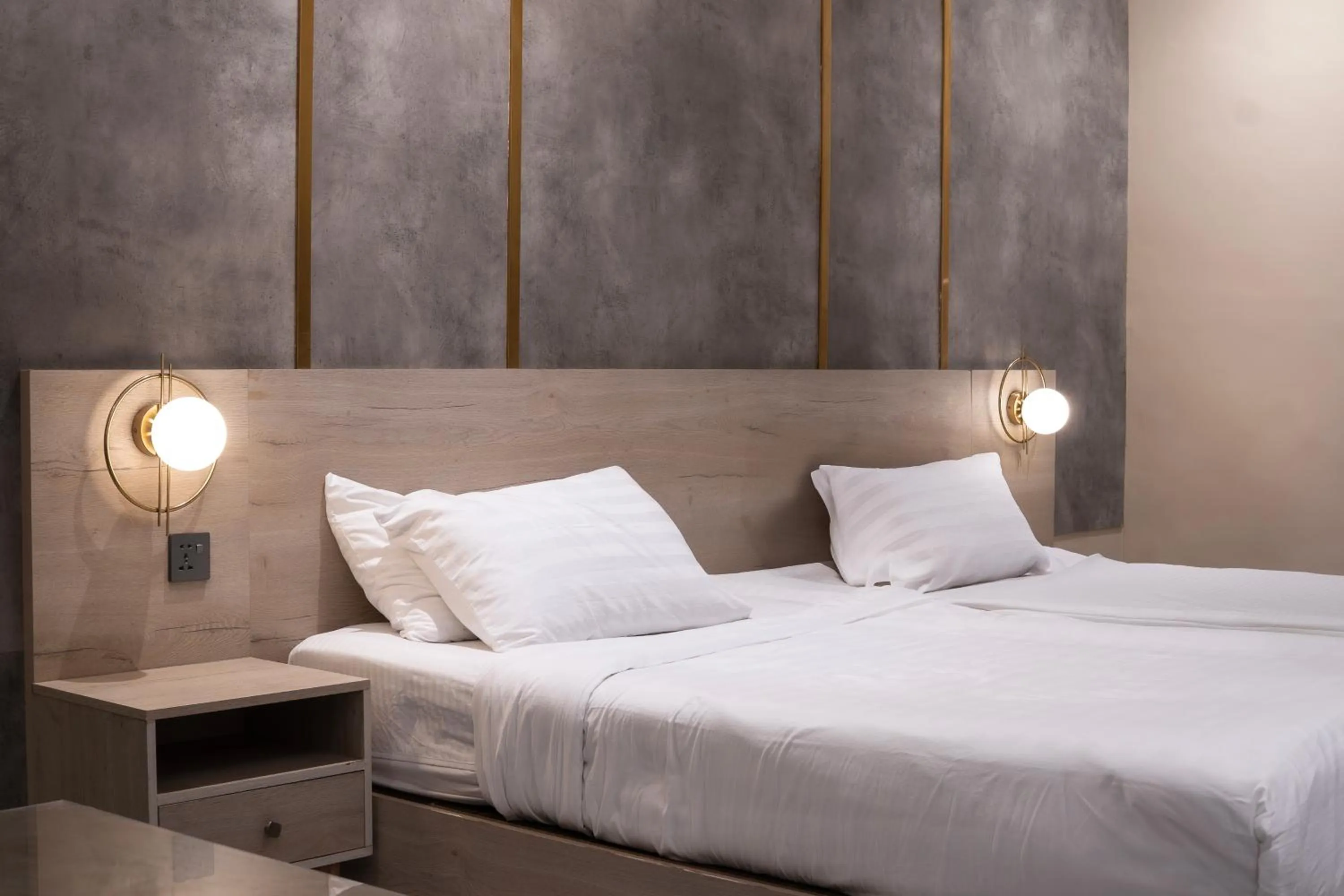 Bed in Hamsun Shahrah-e-Faisal