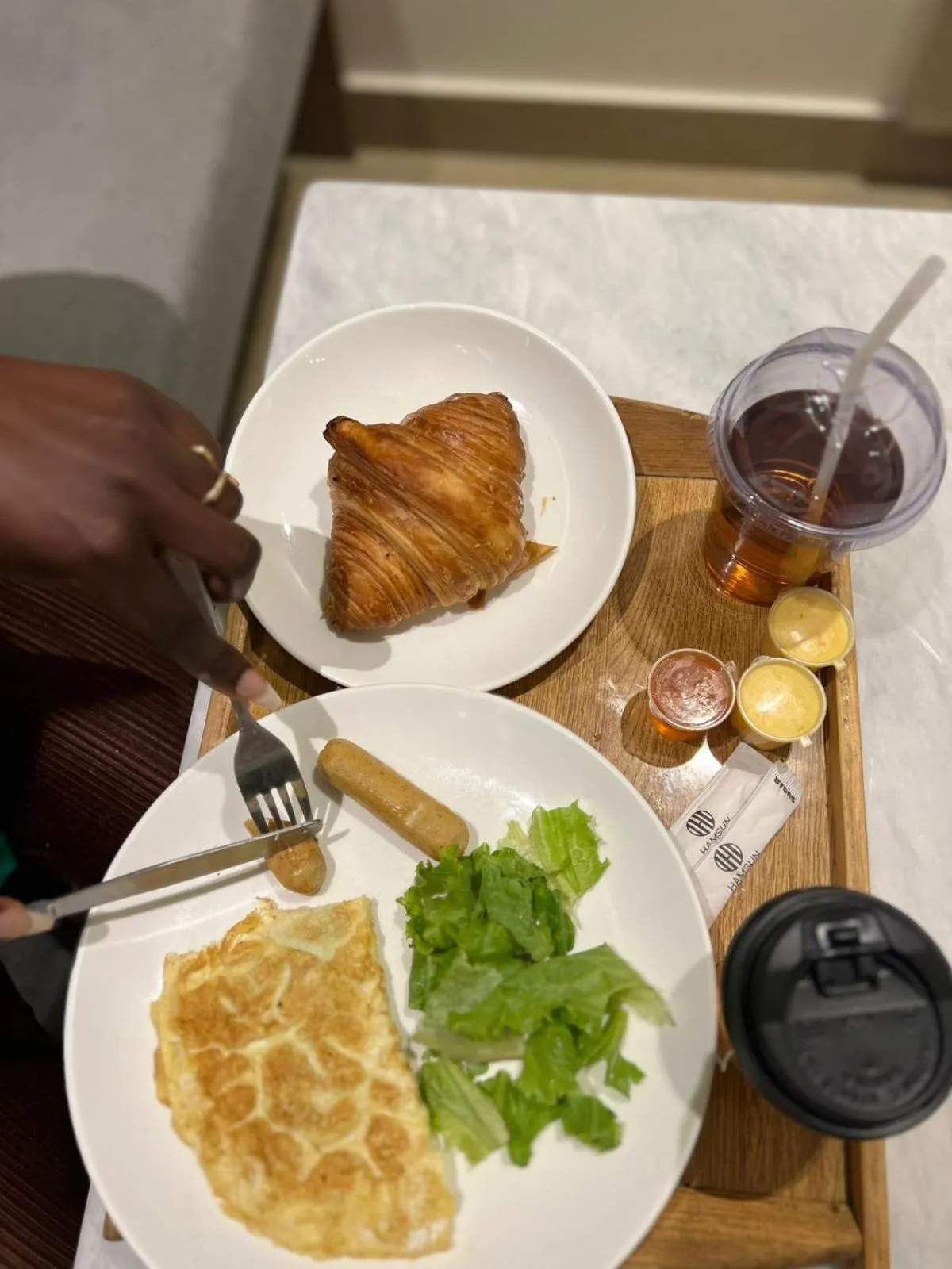 Restaurant/places to eat in Hamsun Shahrah-e-Faisal