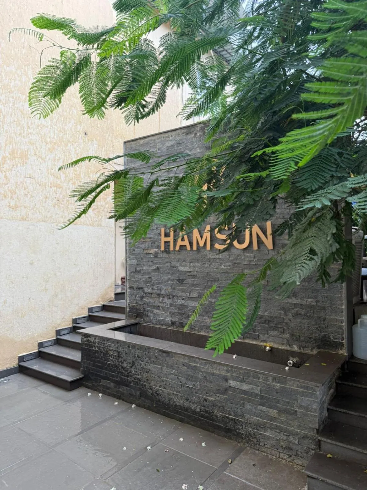 Logo/Certificate/Sign in Hamsun Shahrah-e-Faisal