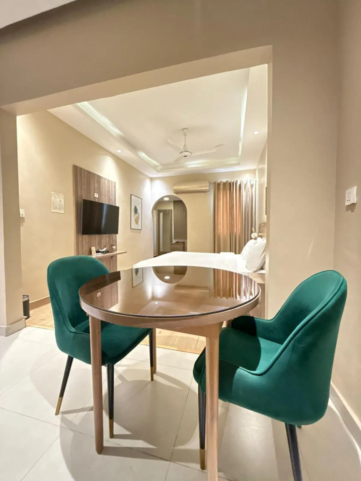 Bed in Hamsun Shahrah-e-Faisal