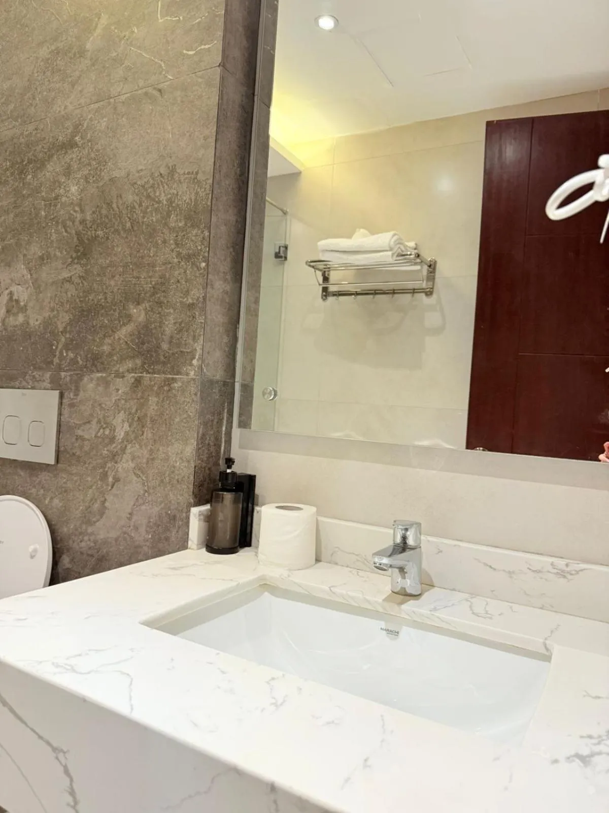 Bathroom in Hamsun Shahrah-e-Faisal