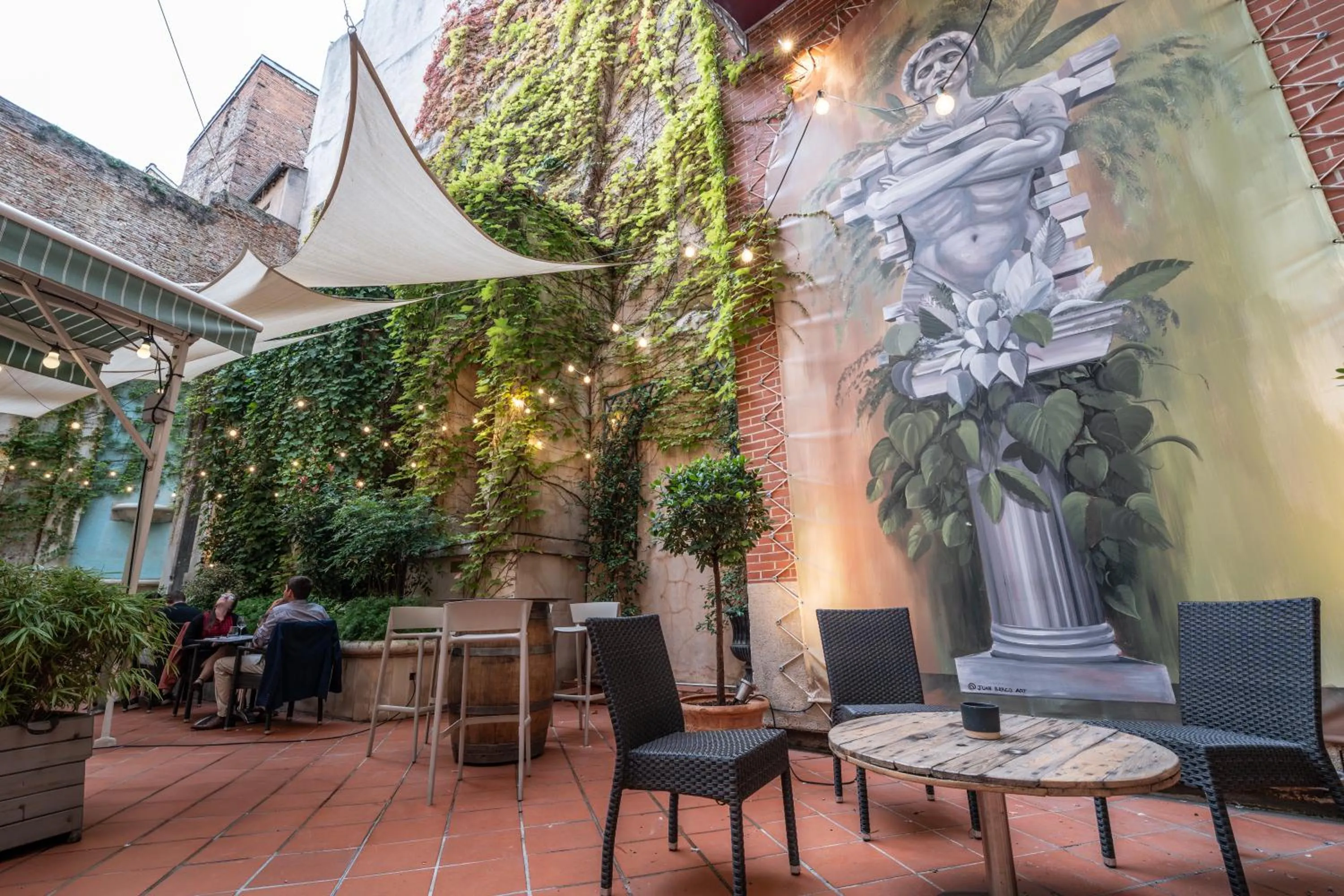 Patio in Plaza Hotel Capitole Toulouse