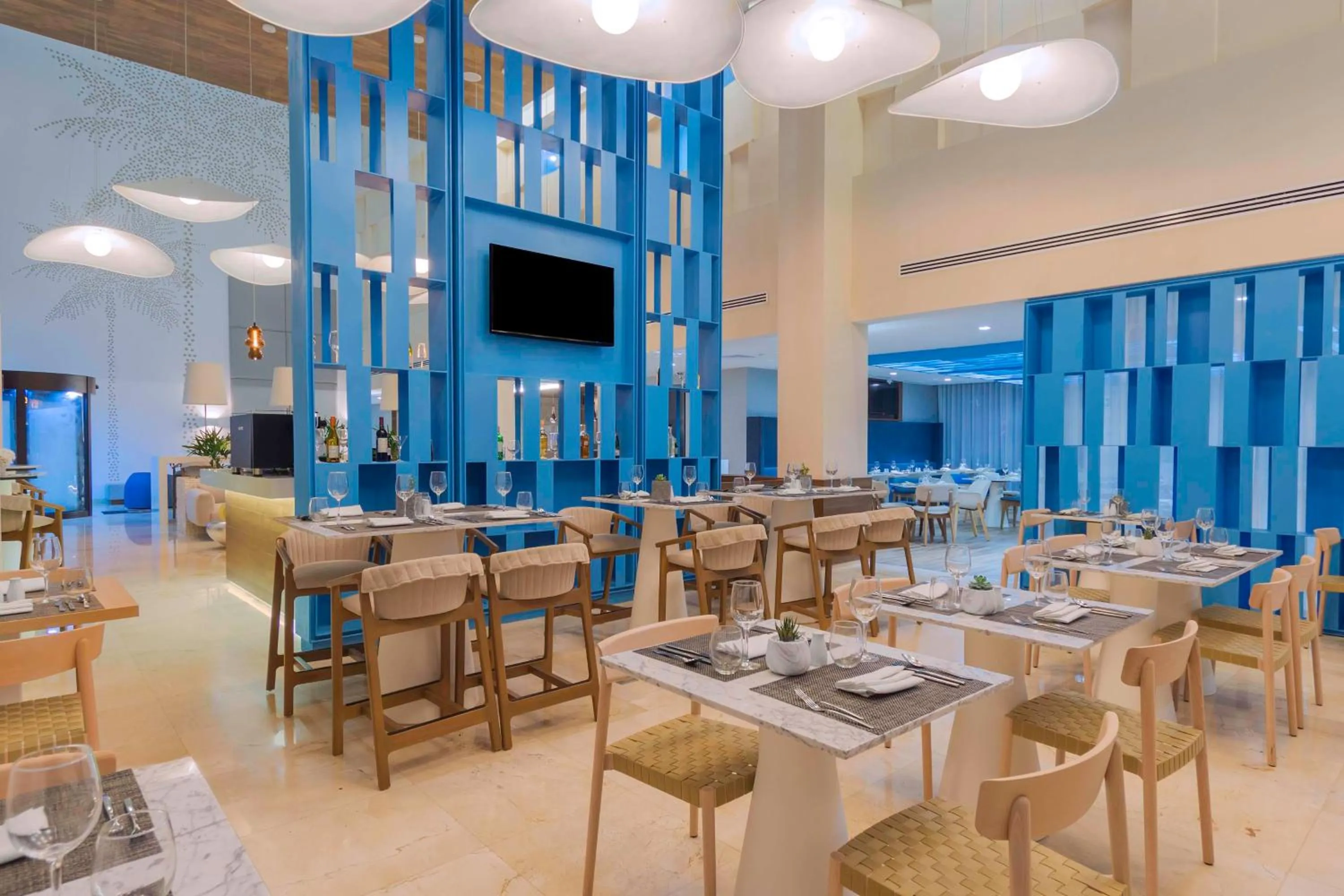 Restaurant/places to eat in Avani Cancun Airport