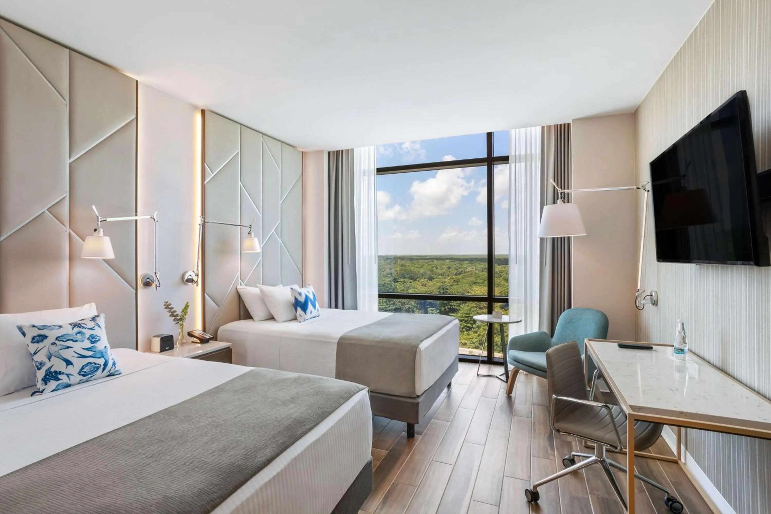 Bedroom, Bed in Avani Cancun Airport