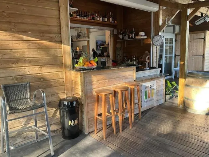 Lounge or bar in Les Cottages Du Lac