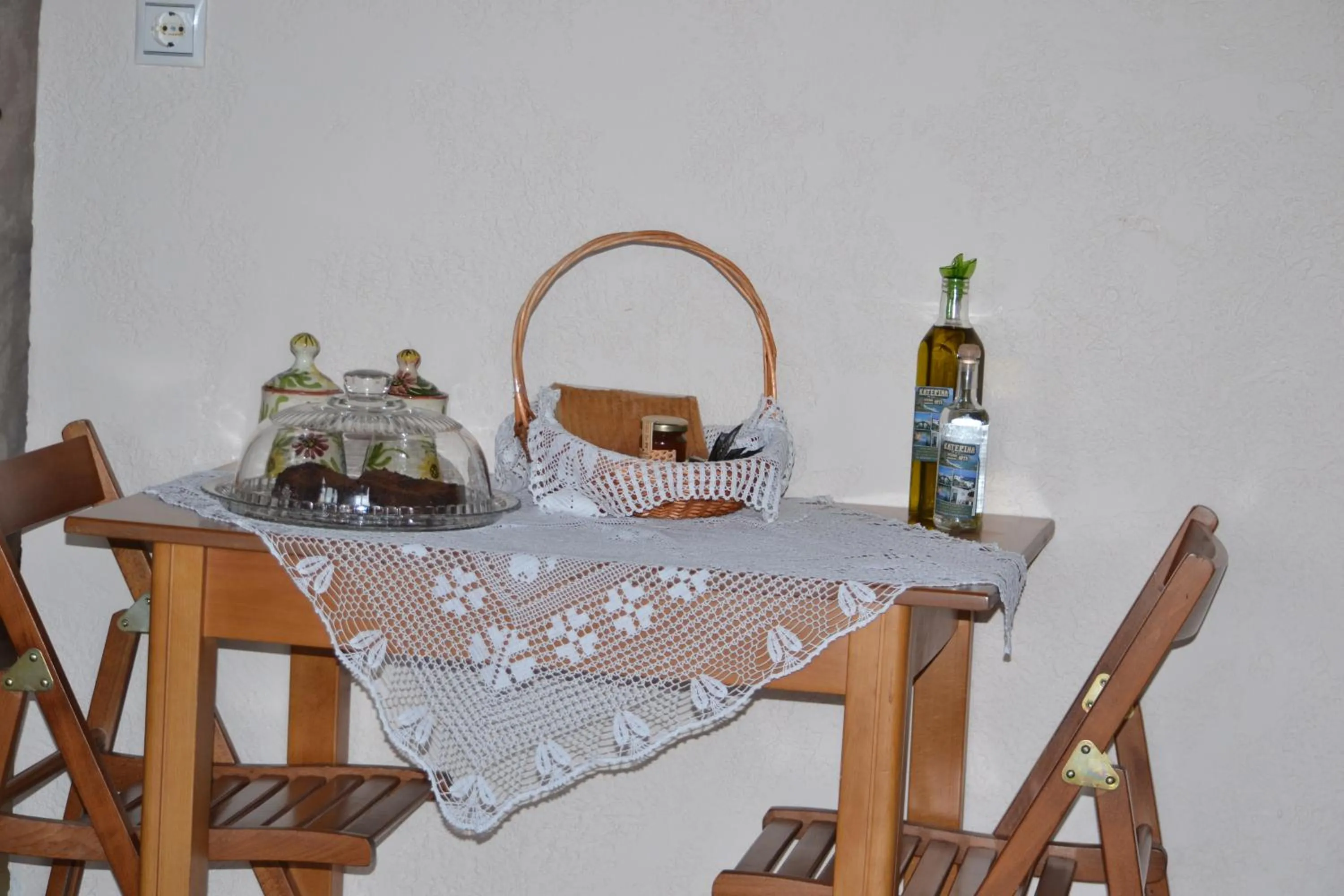 Food and drinks in Katerina Apartments