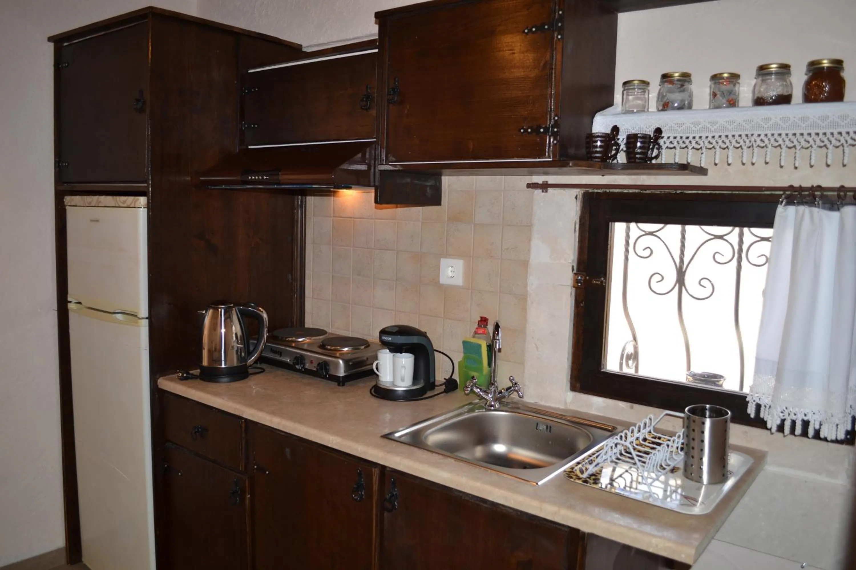 Coffee/tea facilities in Katerina Apartments