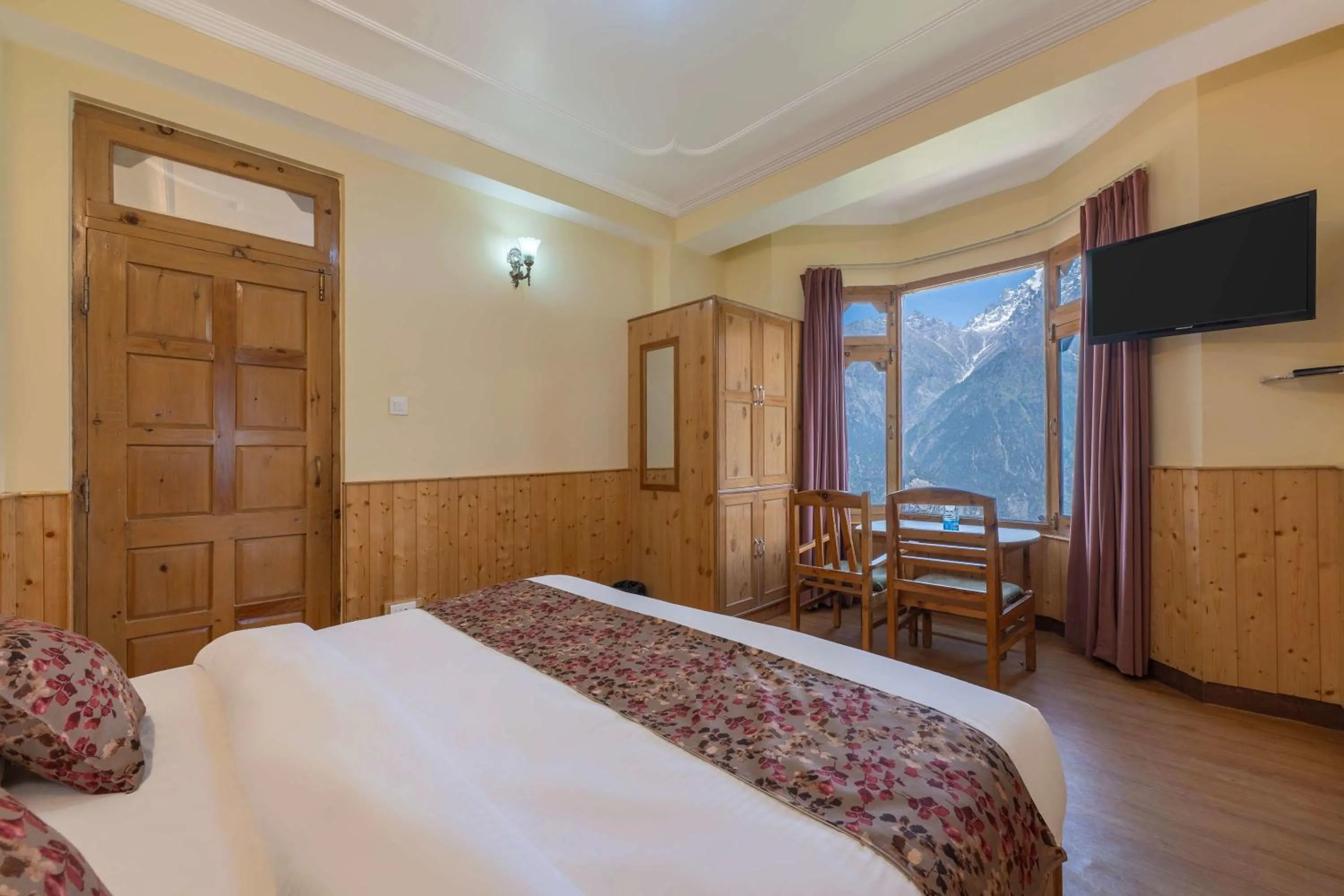 Bed in Echor The Alpine Crest Kalpa