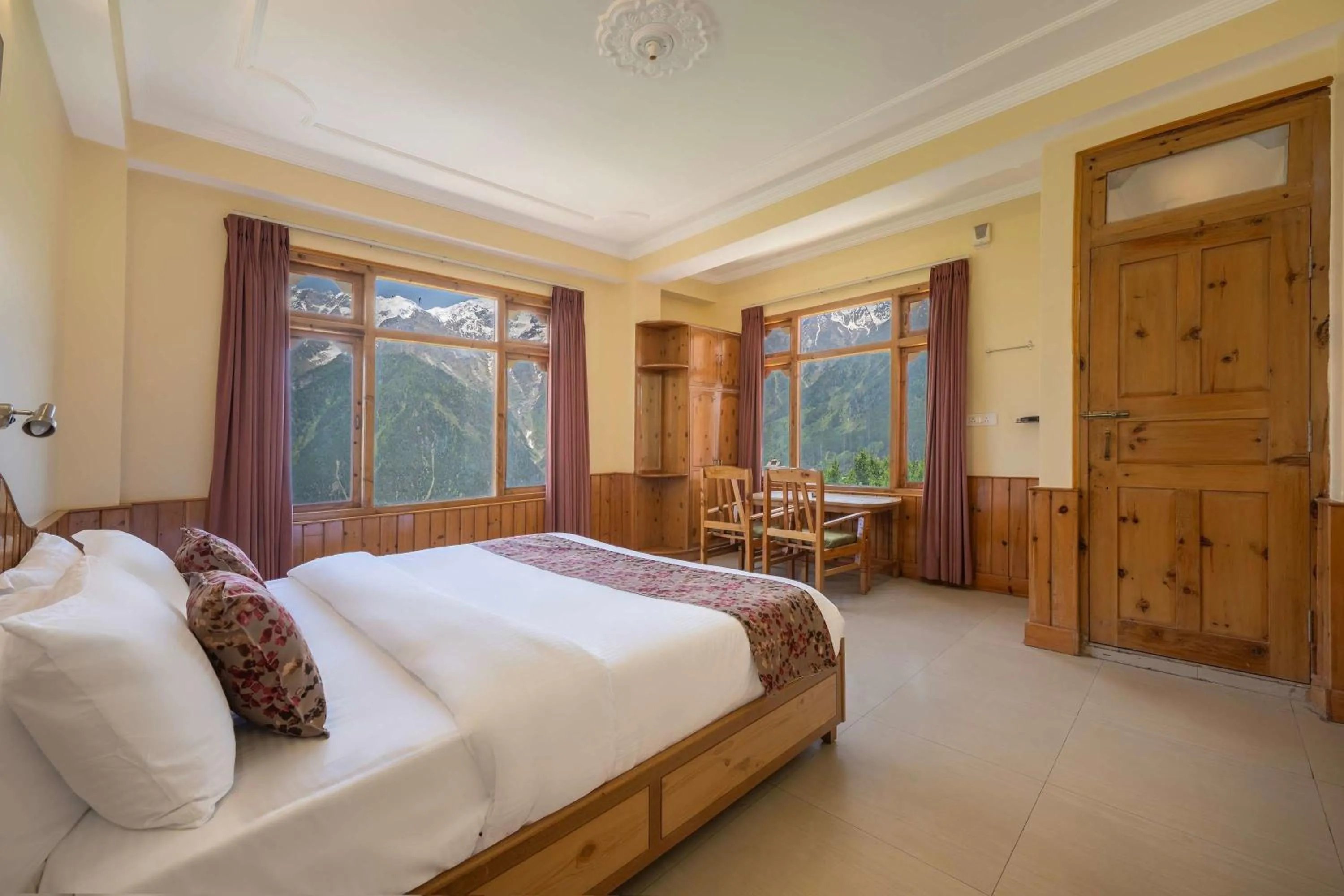 Bed in Echor The Alpine Crest Kalpa