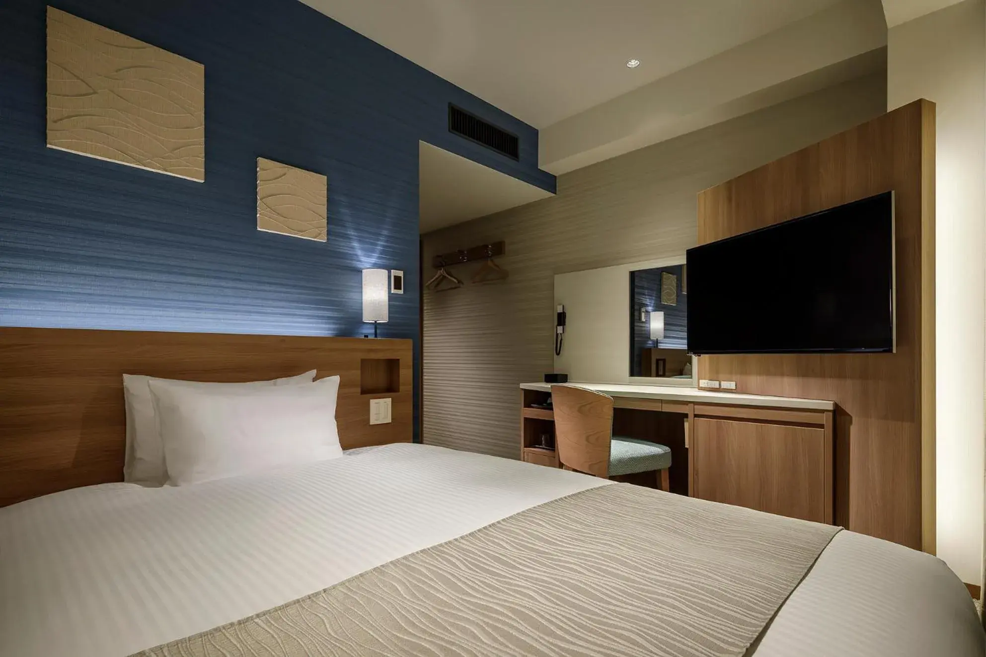 Photo of the whole room, Bed in Shizutetsu Hotel Prezio Tokyo Tamachi Photo of the whole room, Bed in Shizutetsu Hotel Prezio Tokyo Tamachi