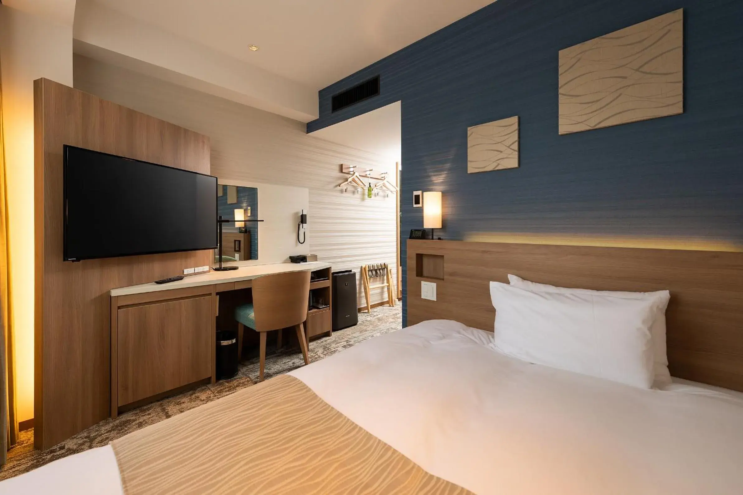 Photo of the whole room, Bed in Shizutetsu Hotel Prezio Tokyo Tamachi Photo of the whole room, Bed in Shizutetsu Hotel Prezio Tokyo Tamachi