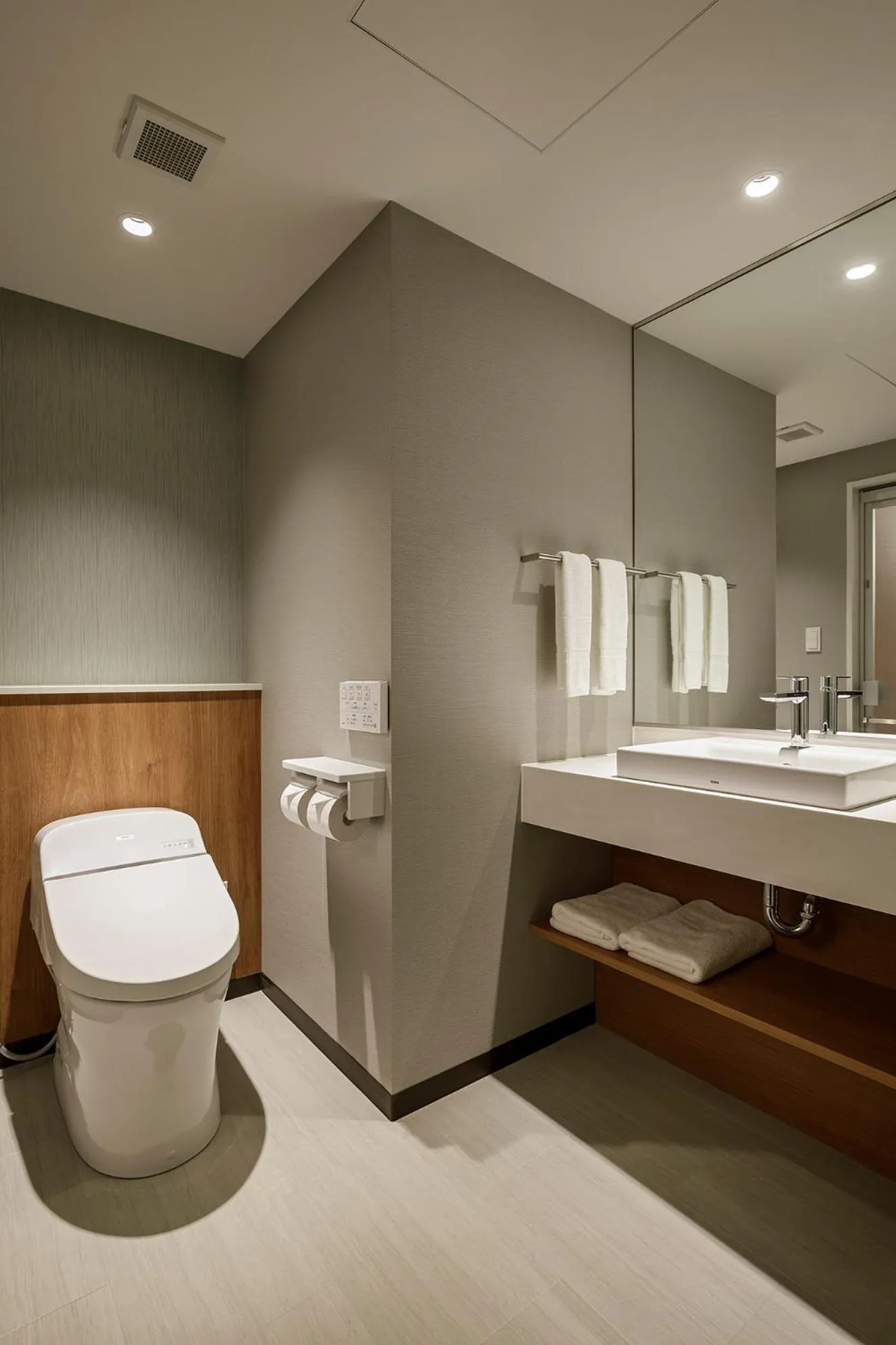 Toilet in Shizutetsu Hotel Prezio Tokyo Tamachi