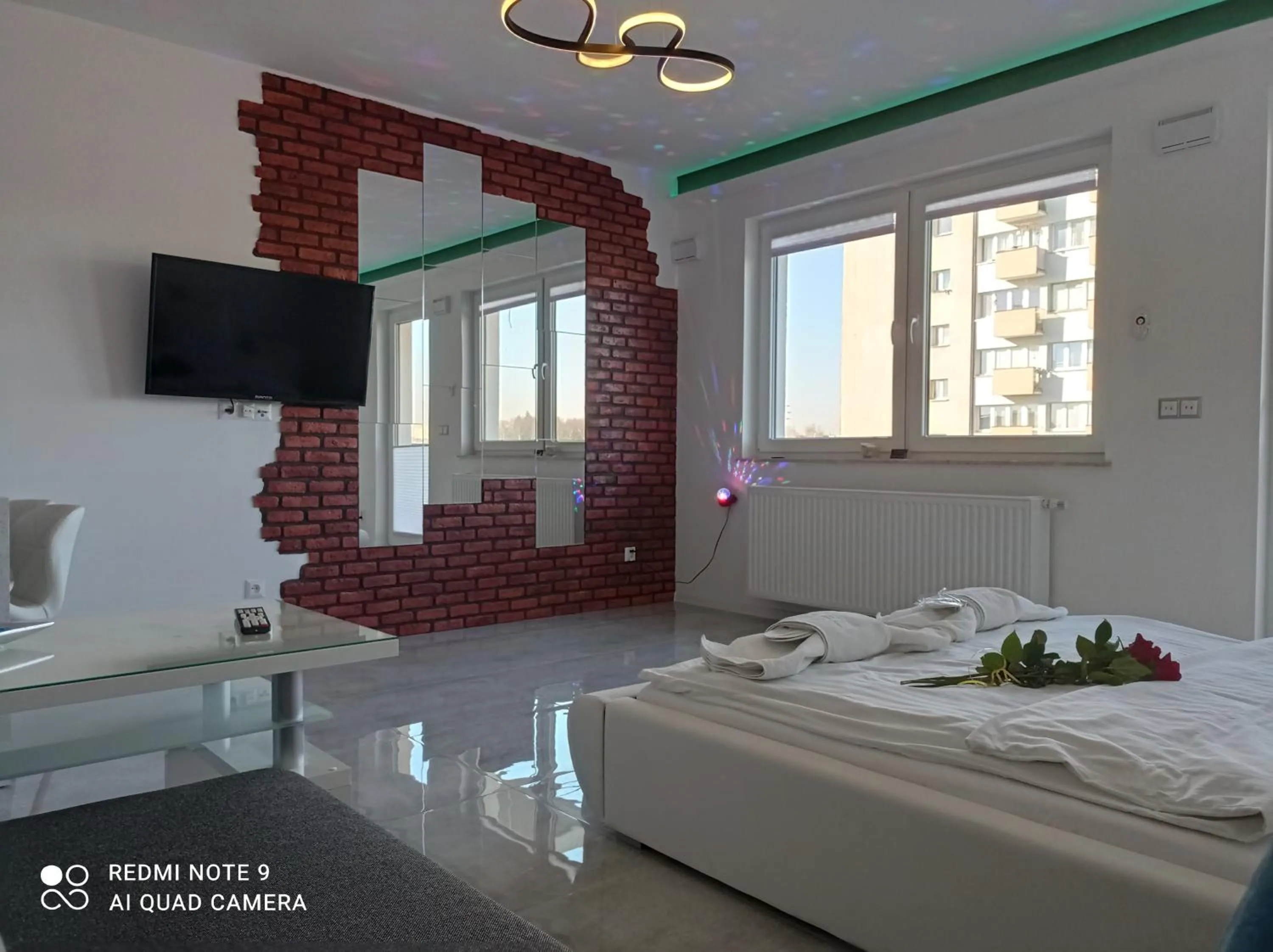 King Room with Two King Beds in Good Day Apartments- private parking new town