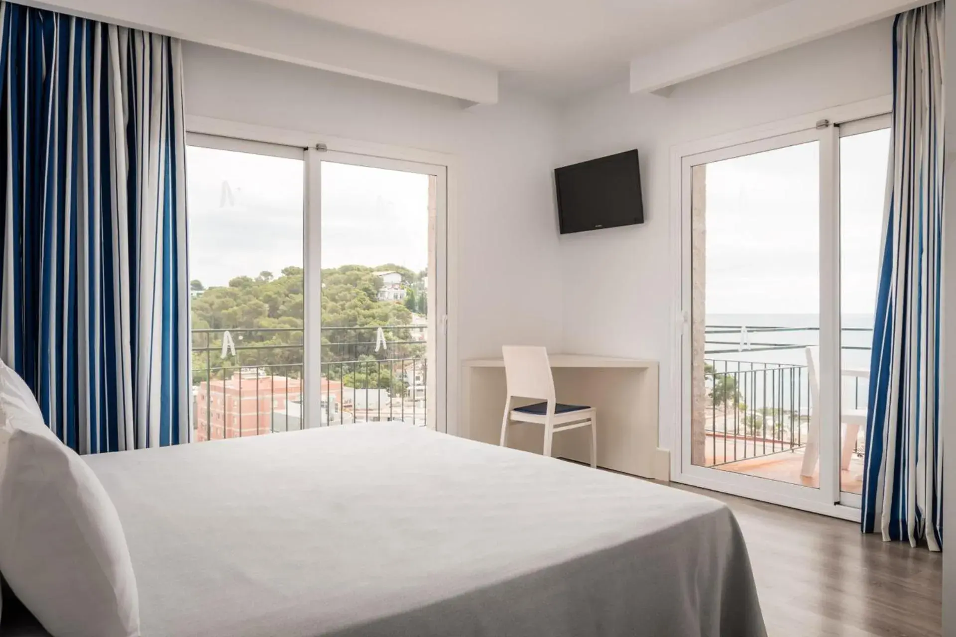 Photo of the whole room, Bed in ALEGRIA Sun Village Photo of the whole room, Bed in ALEGRIA Sun Village